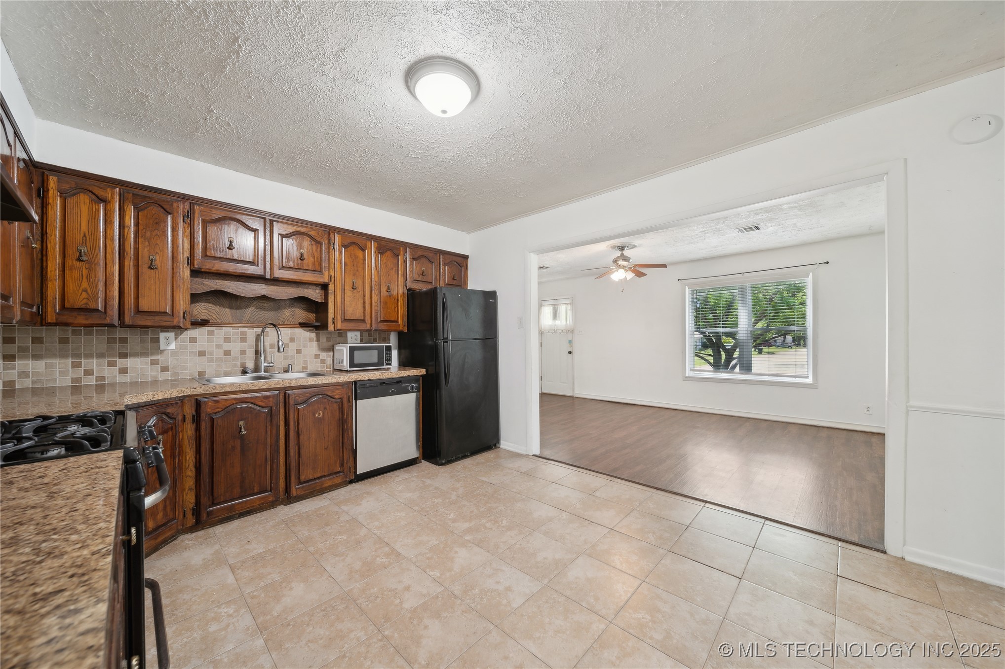 2336 Elmira Street Property Photo 10