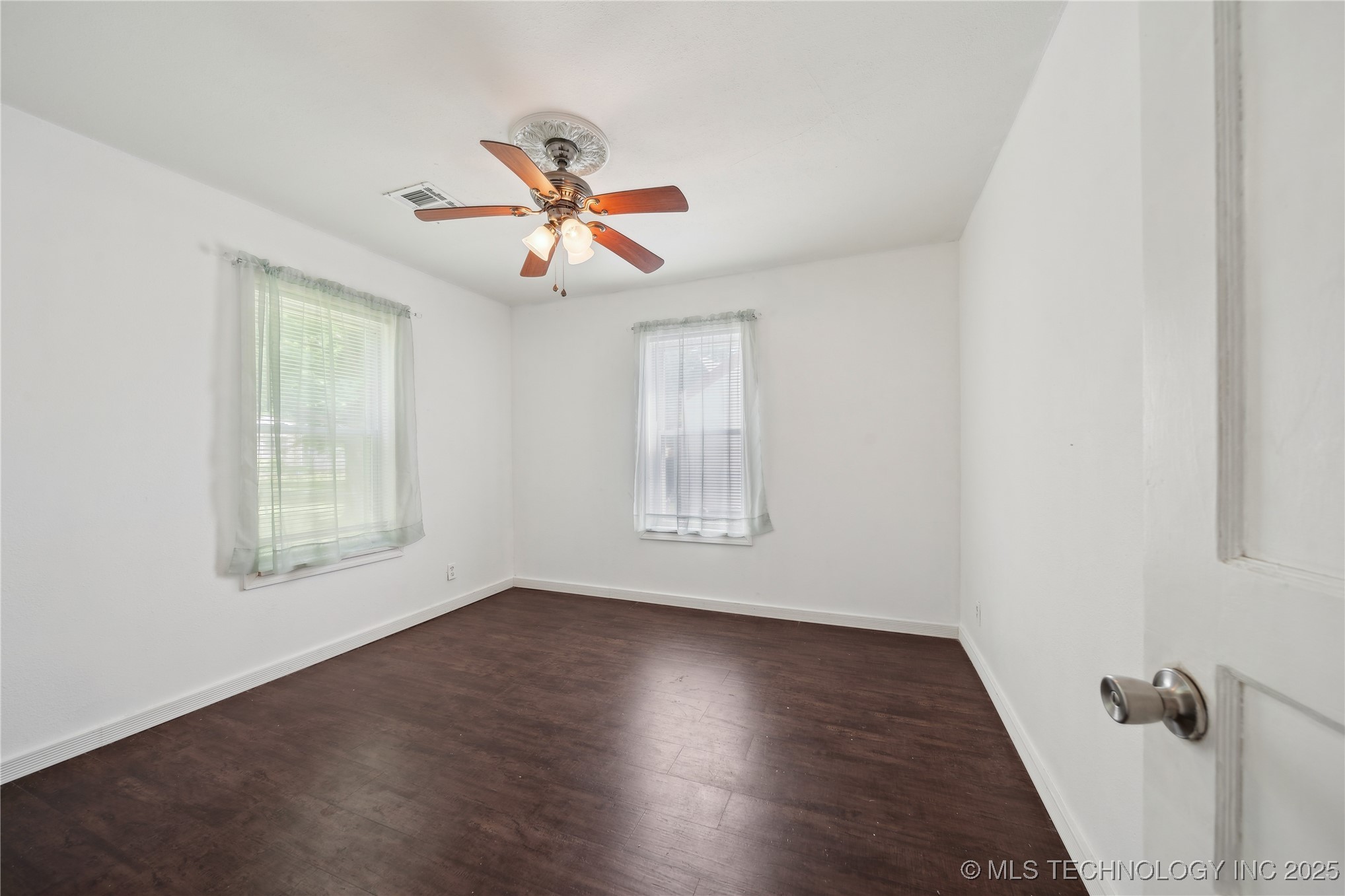 2336 Elmira Street Property Photo 16