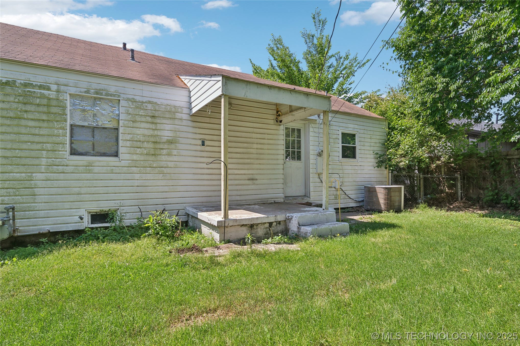 2336 Elmira Street Property Photo 20