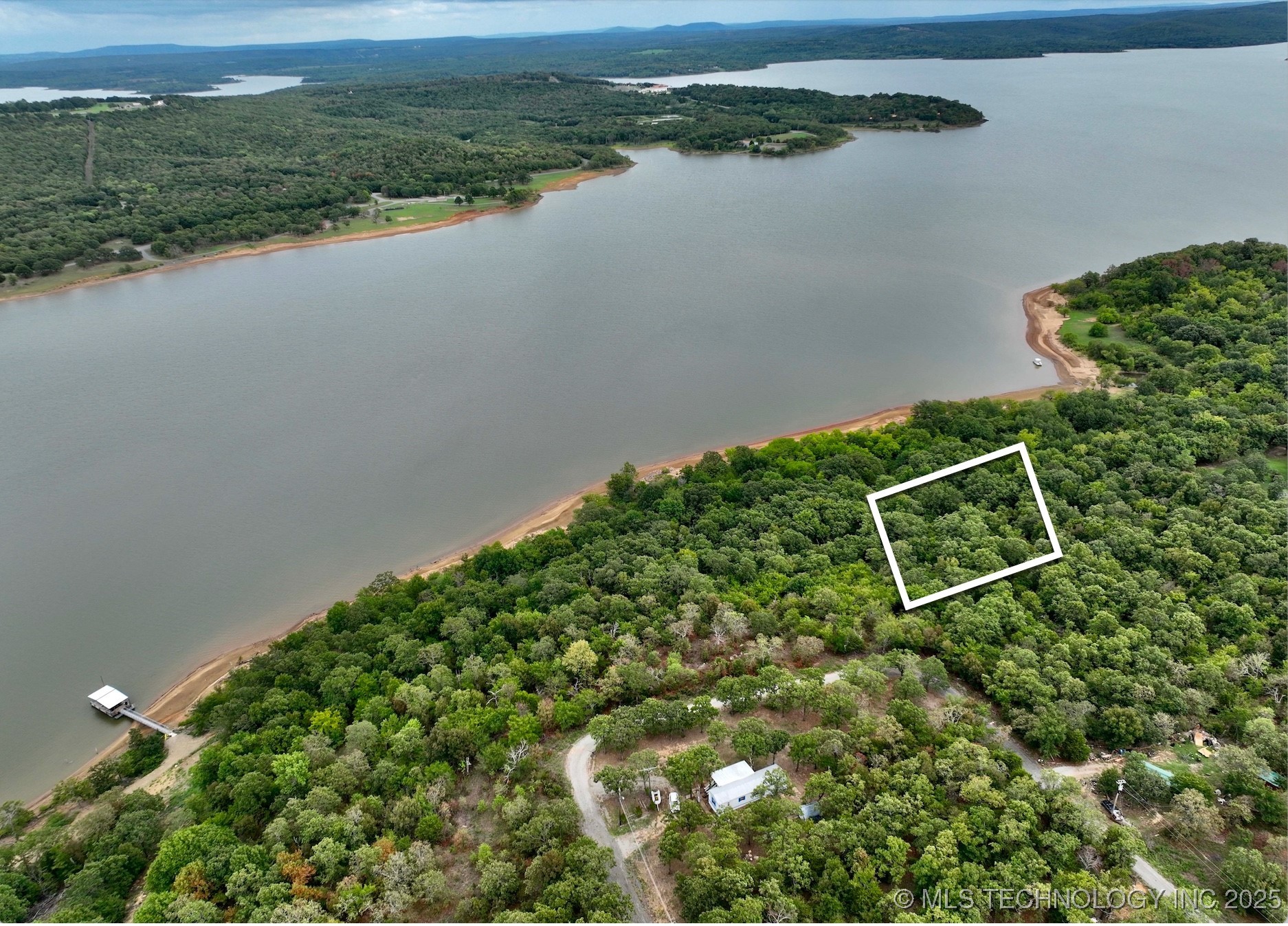 2 Estates Drive Property Photo 1