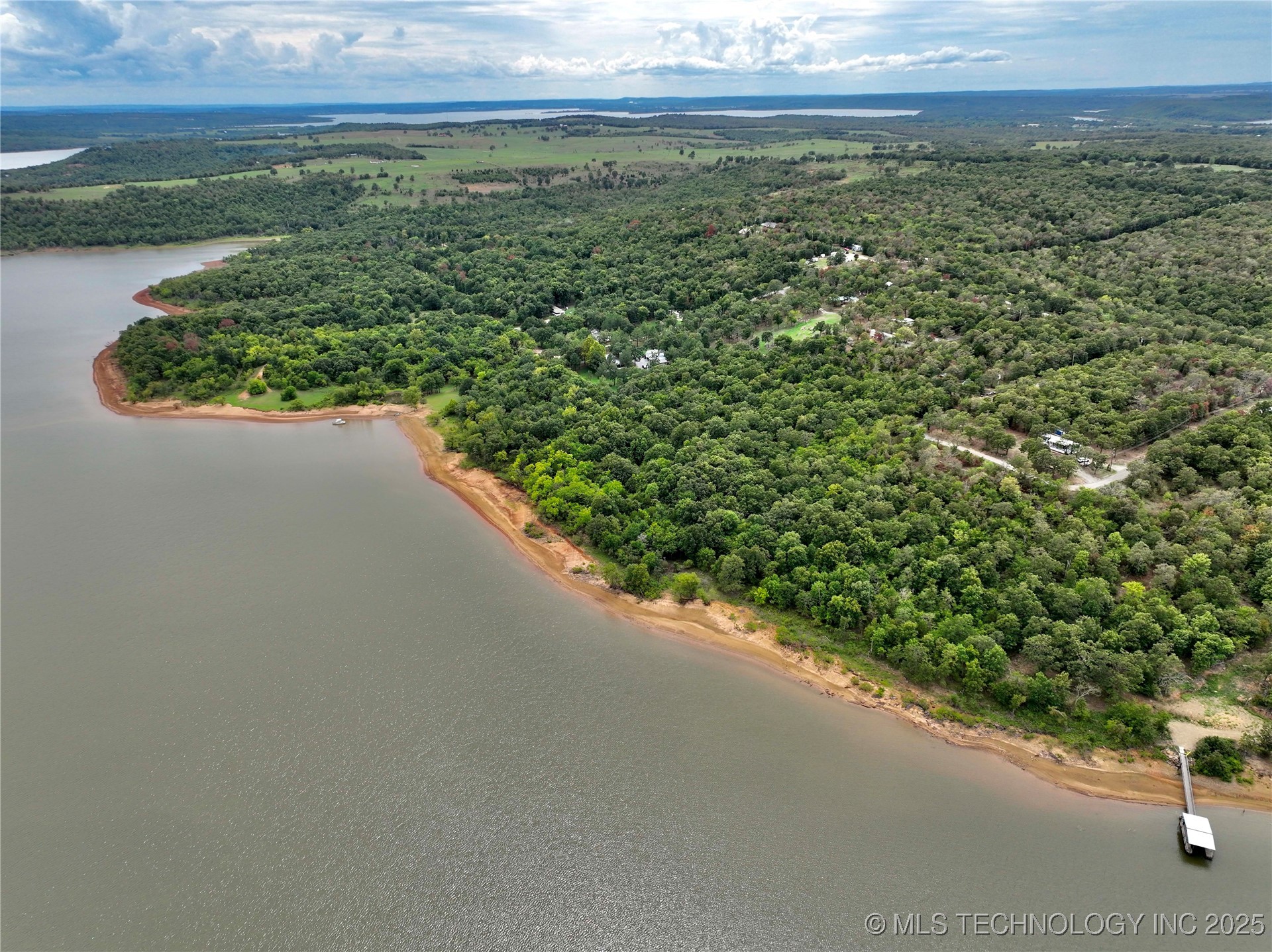 2 Estates Drive Property Photo 4