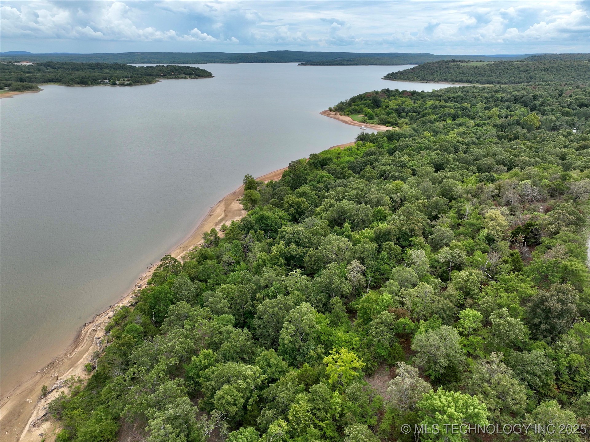 2 Estates Drive Property Photo 6