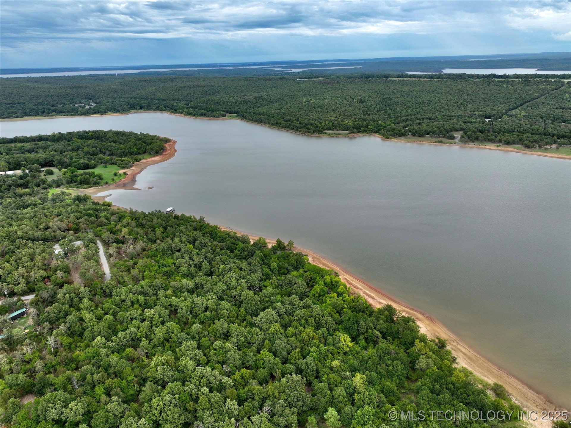 2 Estates Drive Property Photo 7