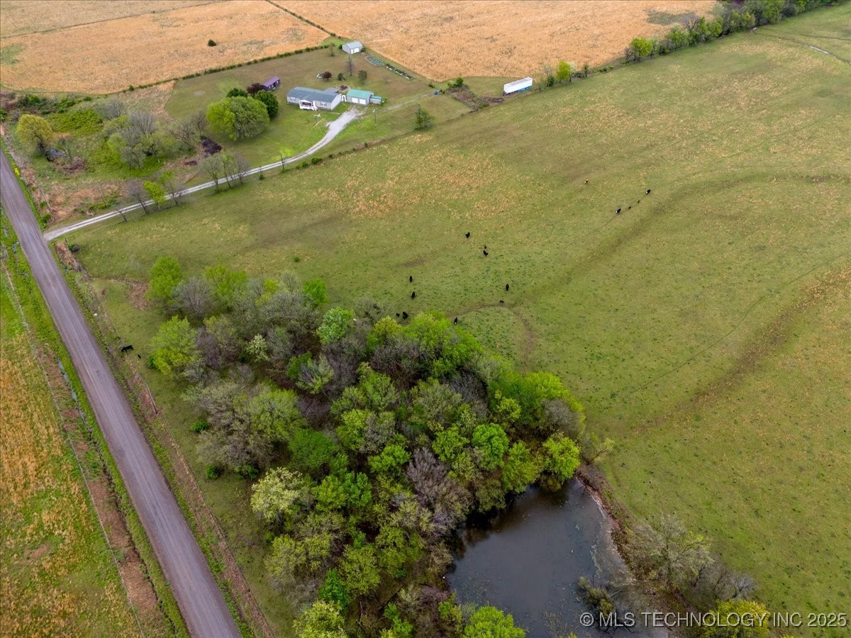 3 E 210 Road Property Photo 5