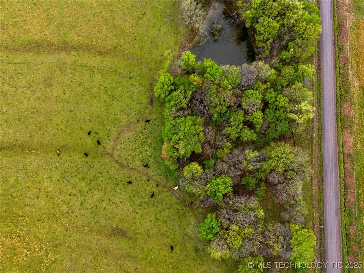 3 E 210 Road Property Photo 6