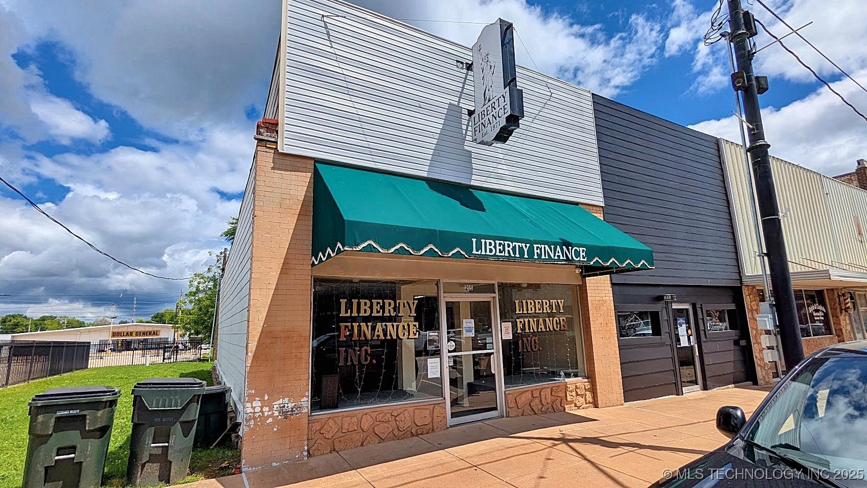 215 E 6th Street Property Photo 1