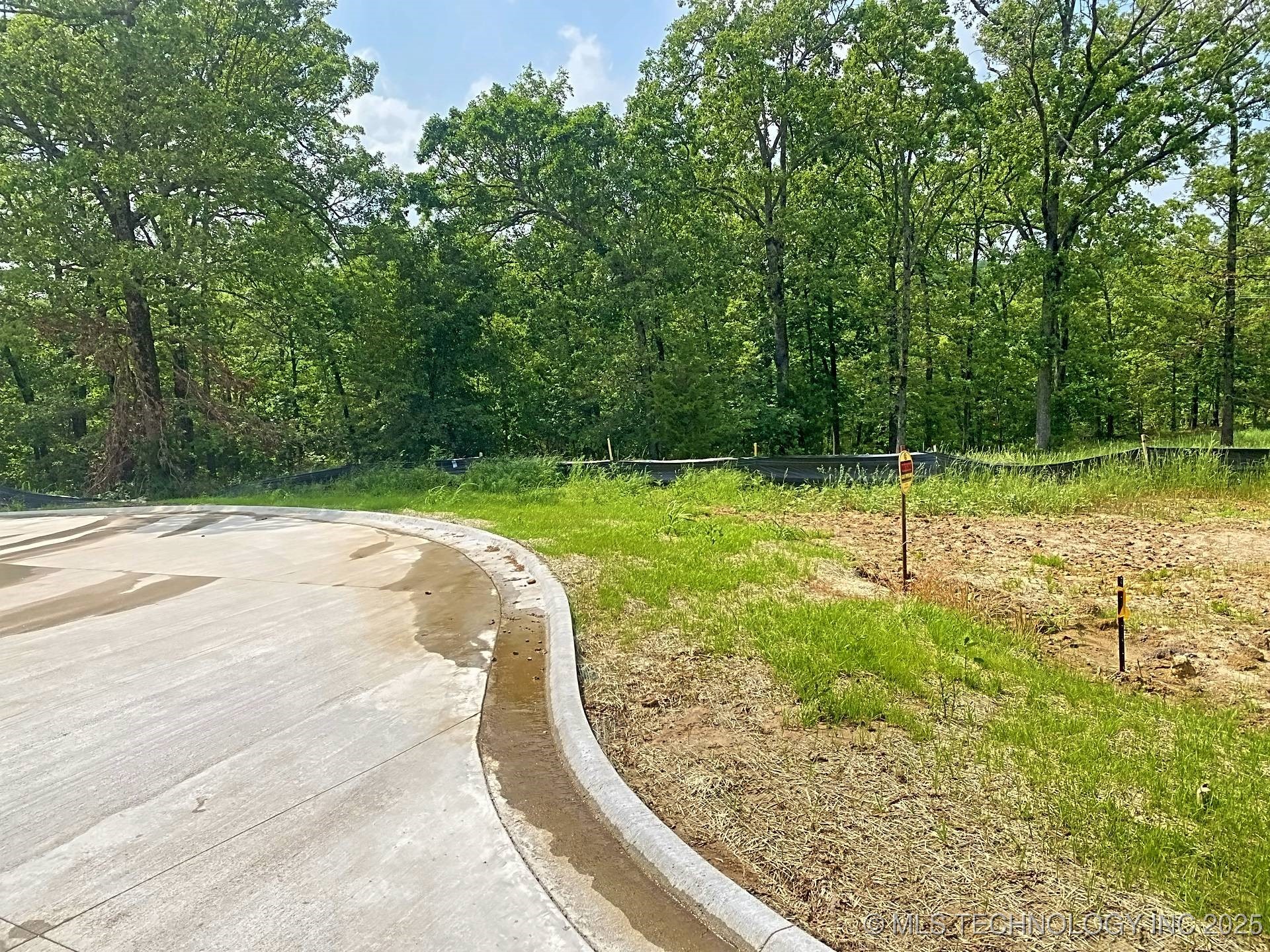 831 Winsor Place Property Photo 6