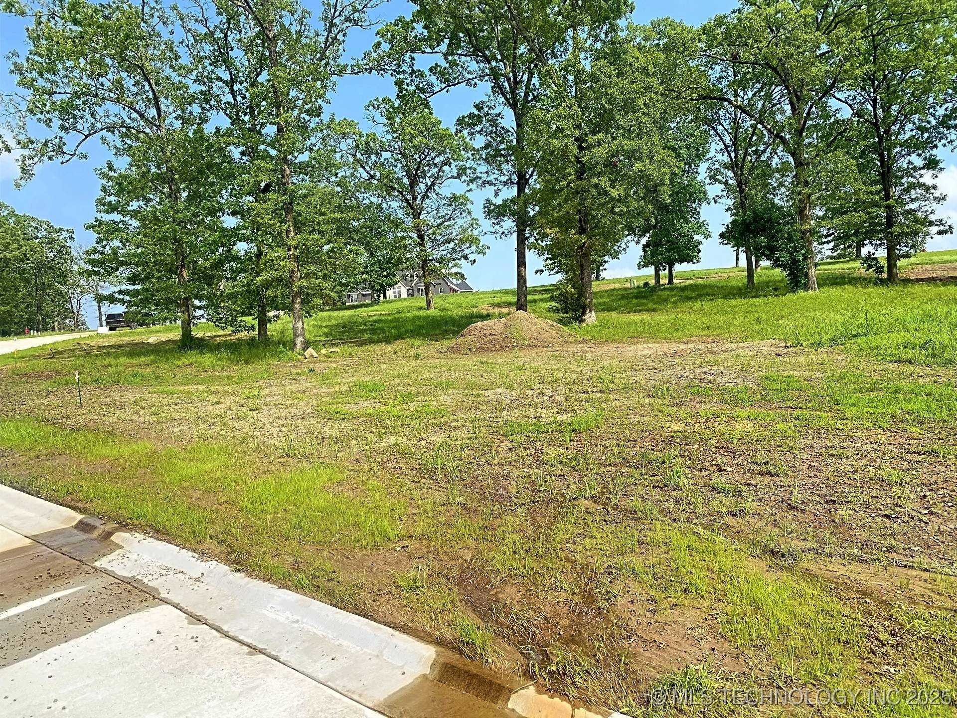 792 Winsor Place Property Photo 6