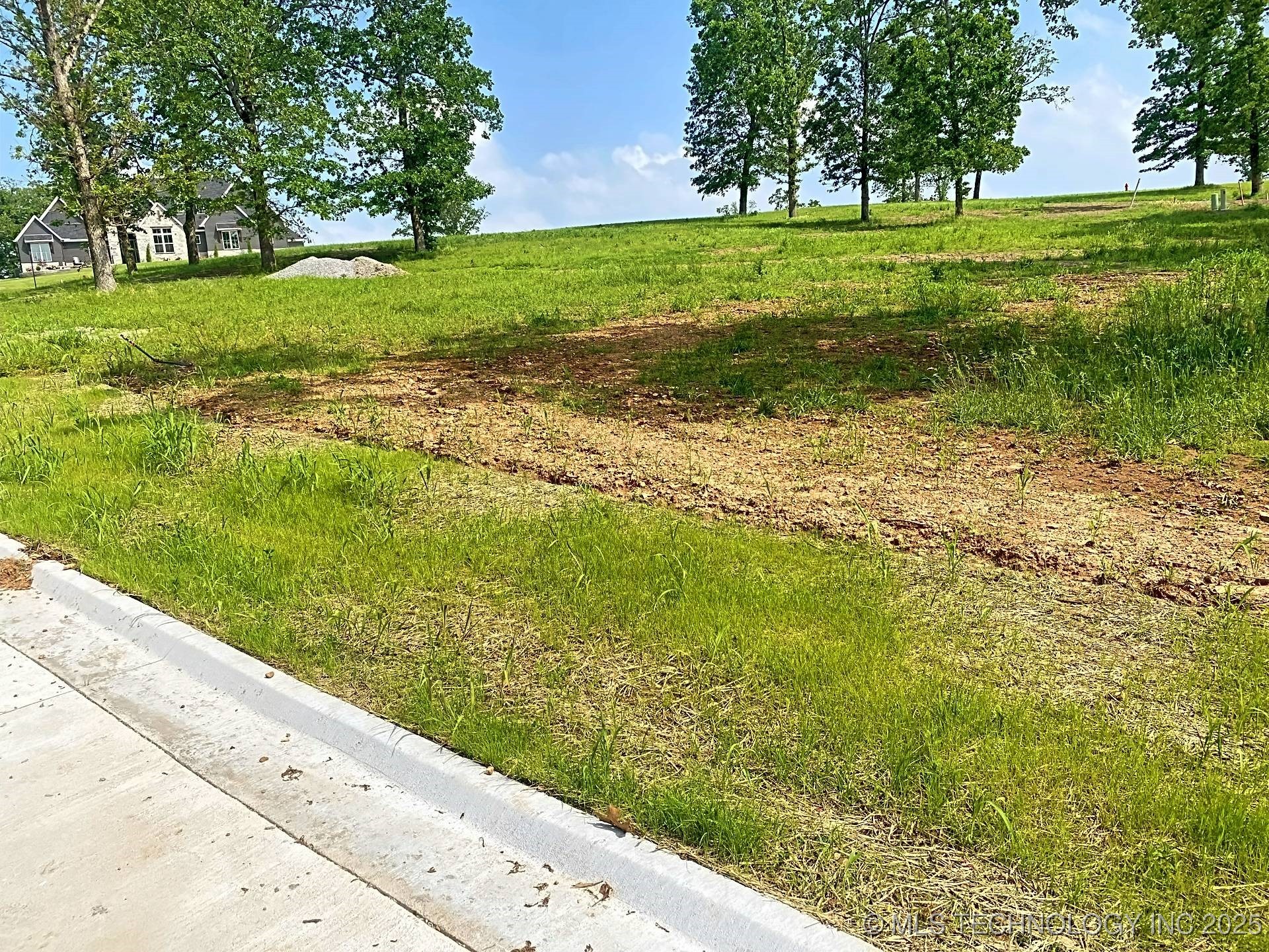 770 Winsor Place Property Photo 9