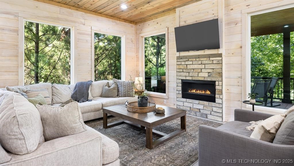 62 Hickory Canyon Trail Property Photo 4