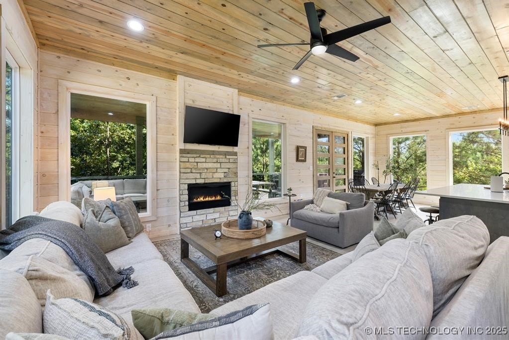 62 Hickory Canyon Trail Property Photo 9