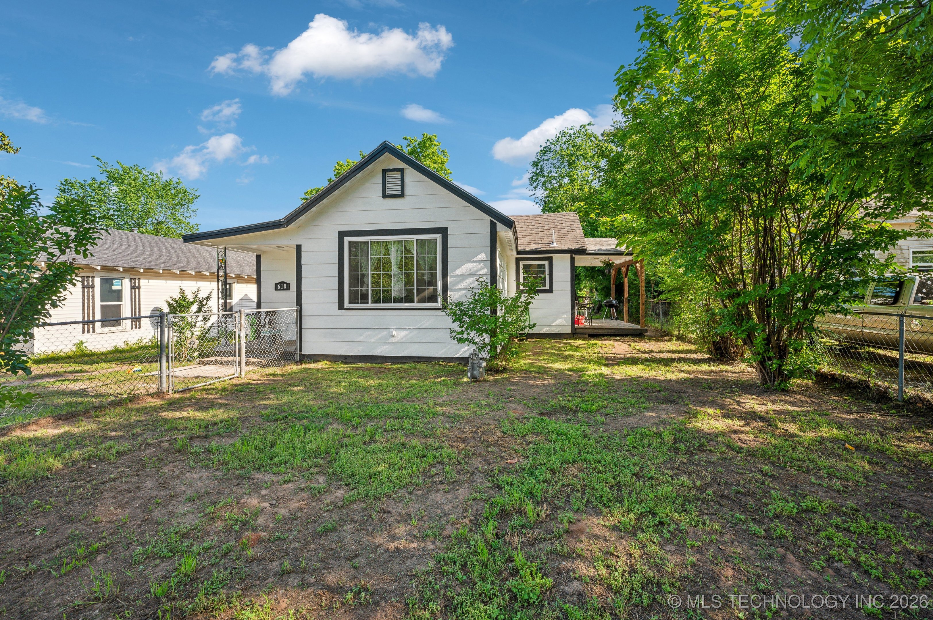 610 E 4th Avenue Property Photo 2