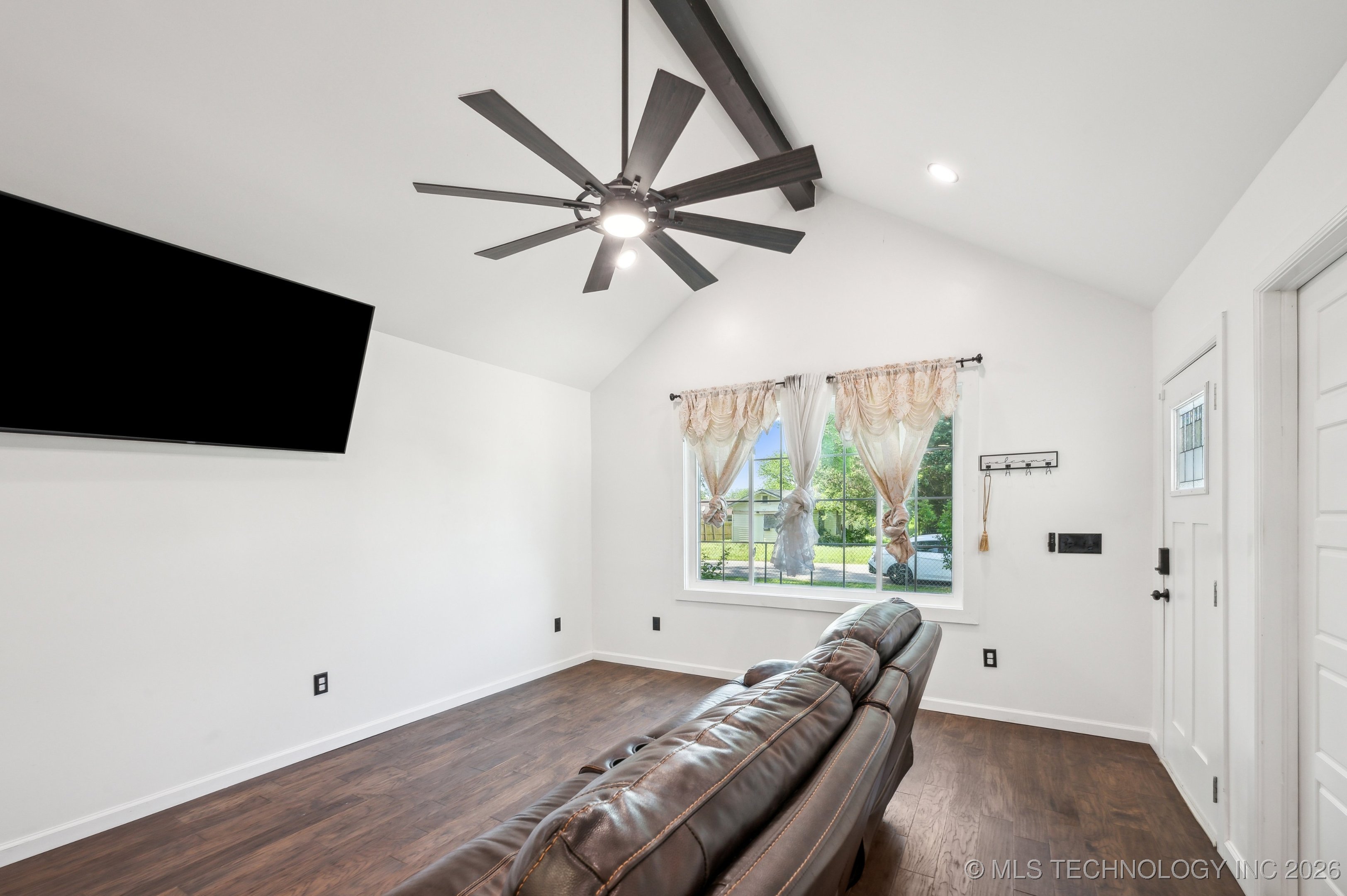 610 E 4th Avenue Property Photo 5