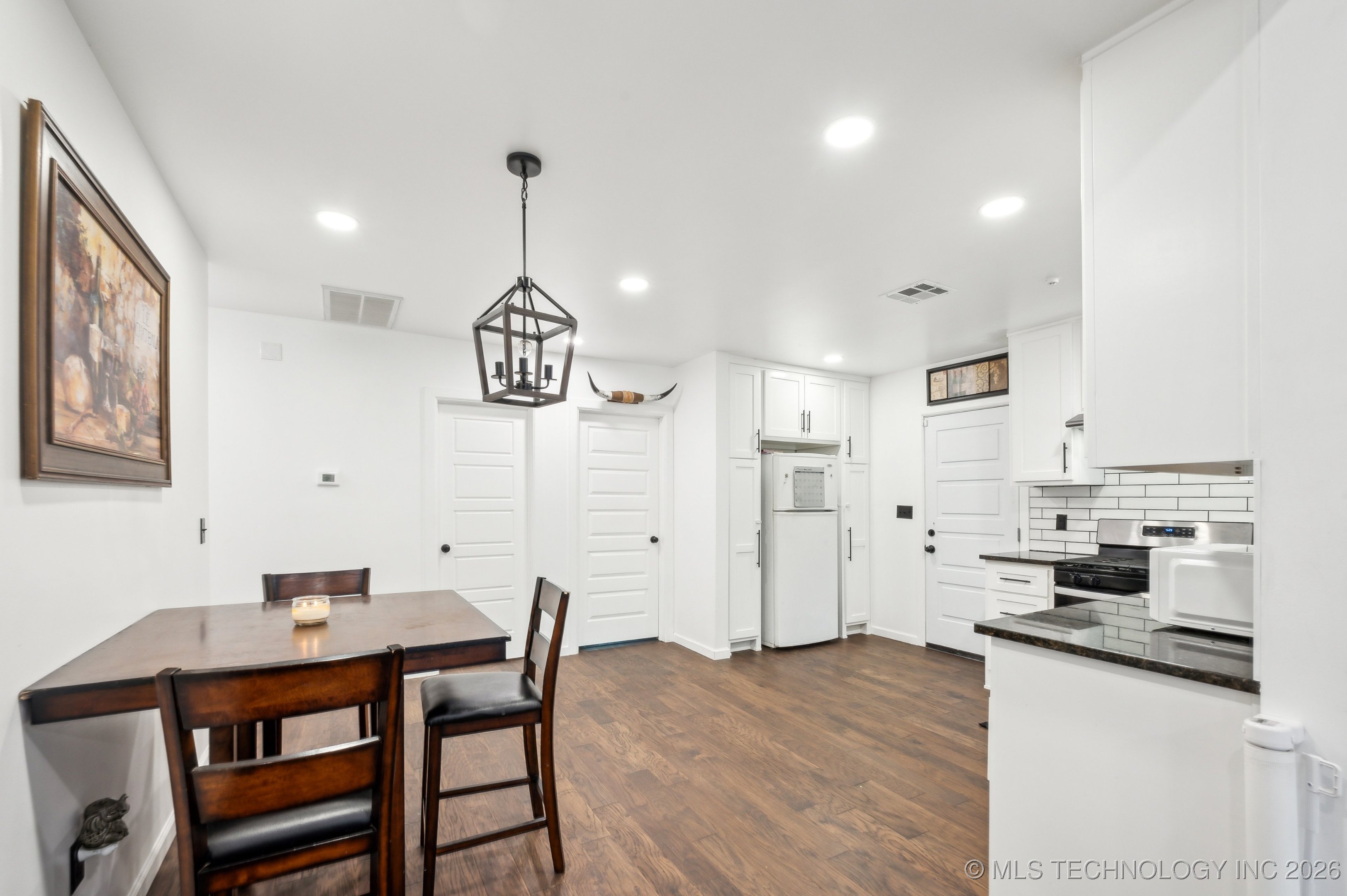 610 E 4th Avenue Property Photo 6