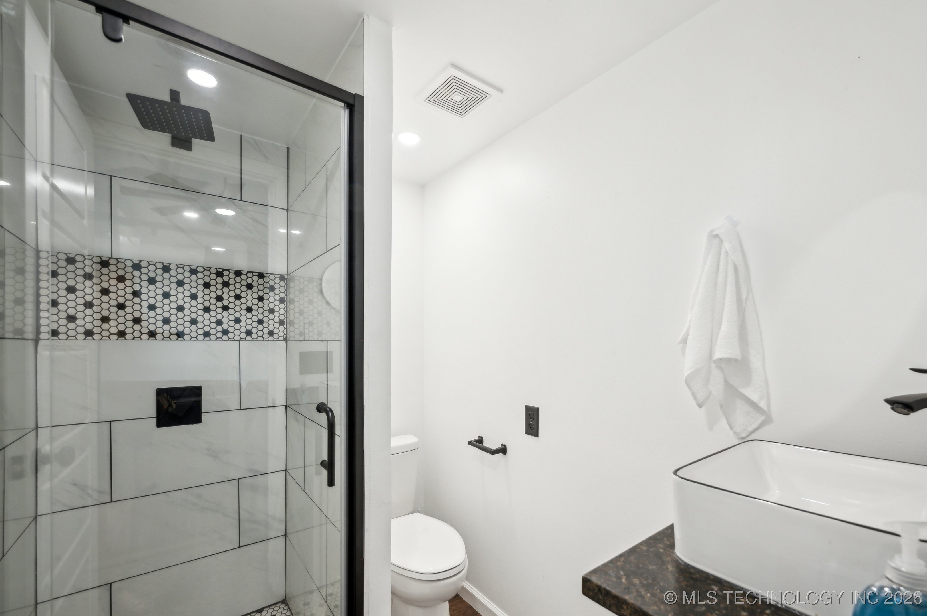 610 E 4th Avenue Property Photo 10