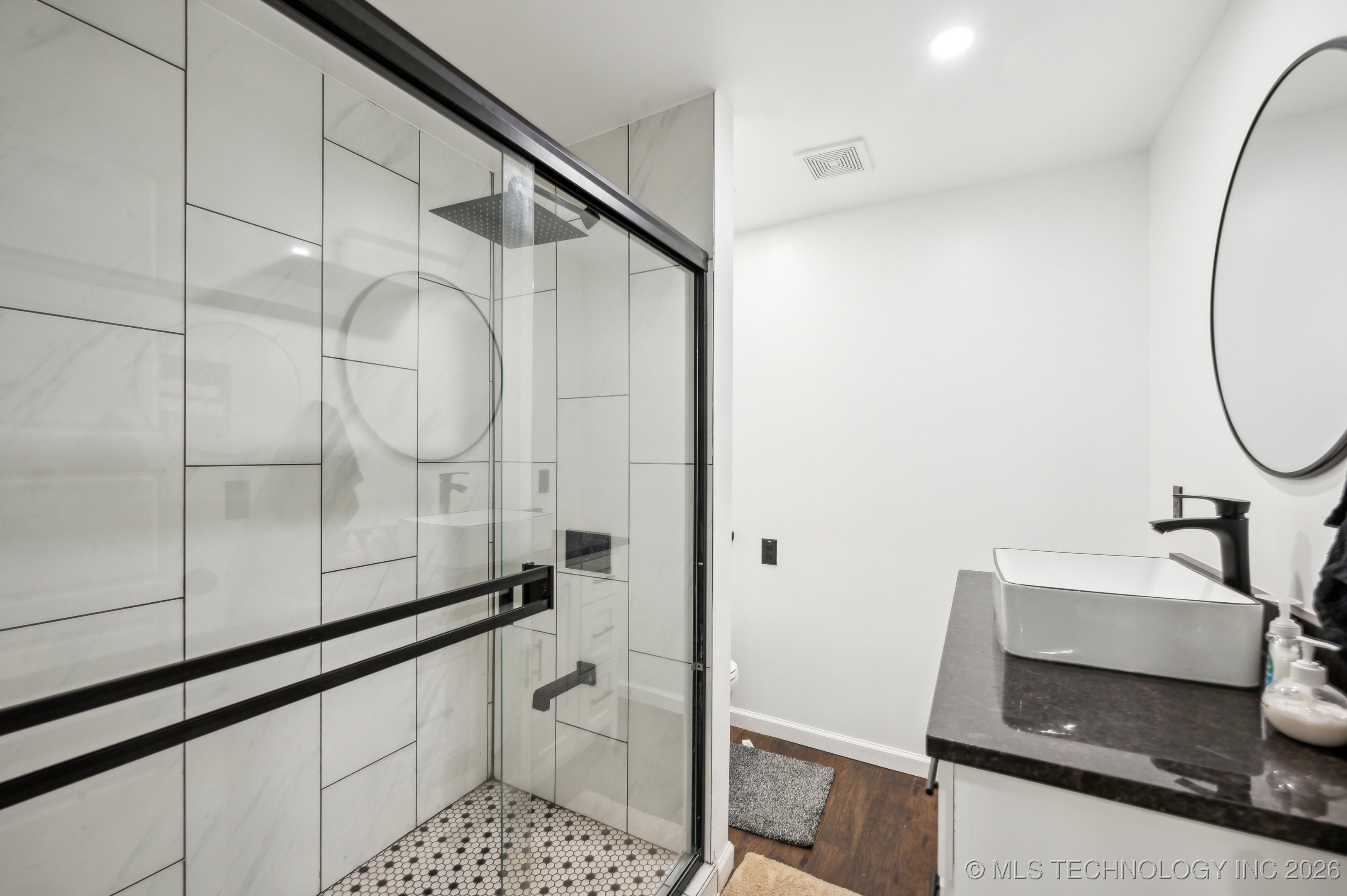 610 E 4th Avenue Property Photo 13