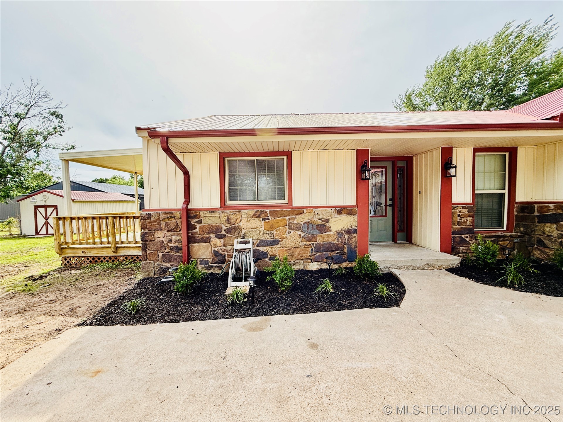 237 Hamilton Property Photo 3