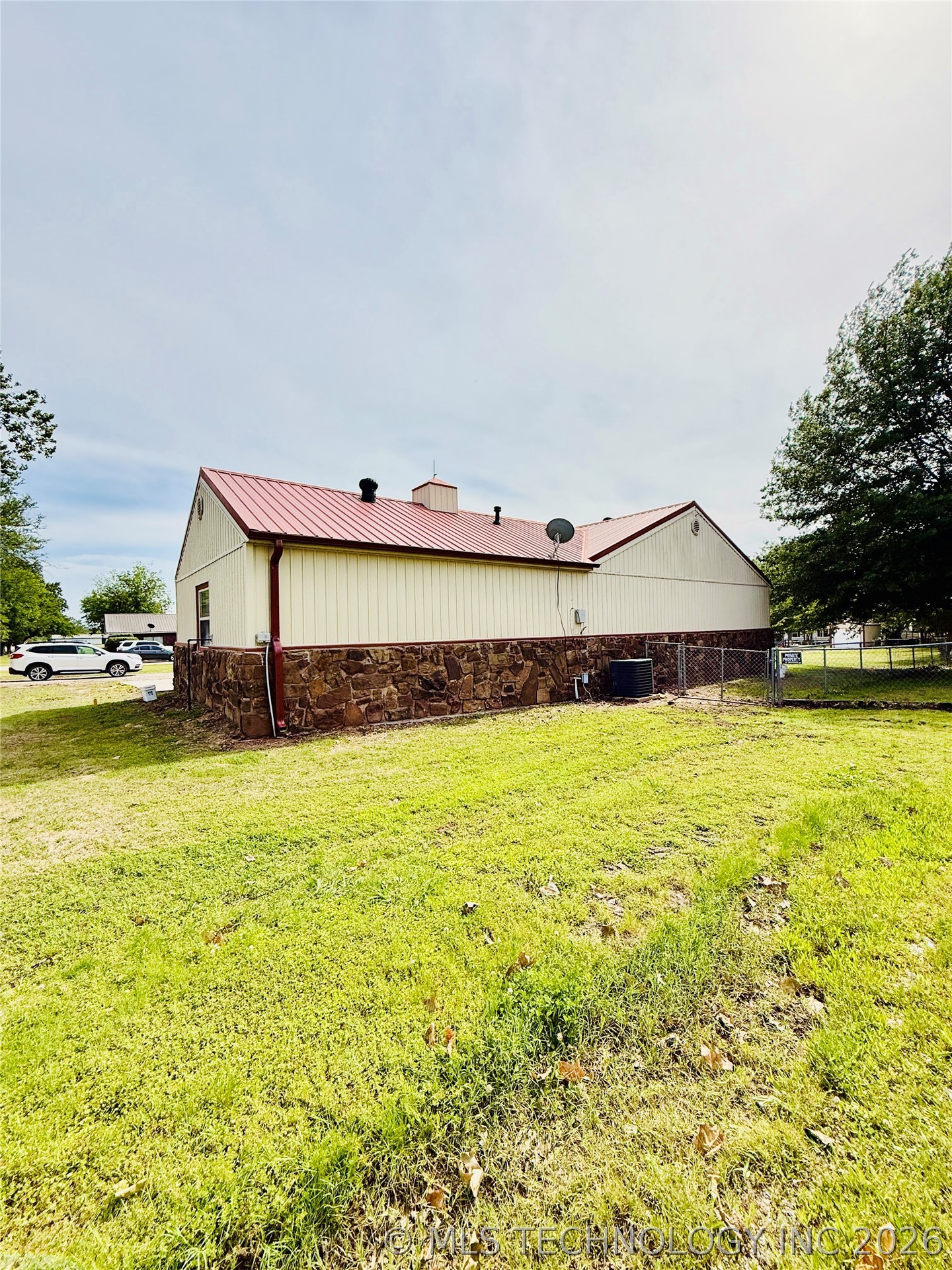 237 Hamilton Property Photo 16