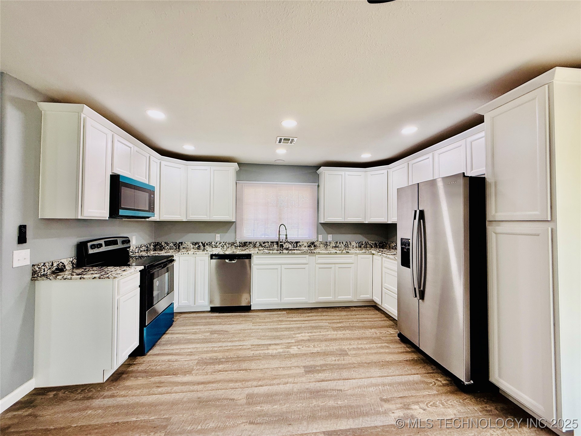 237 Hamilton Property Photo 27