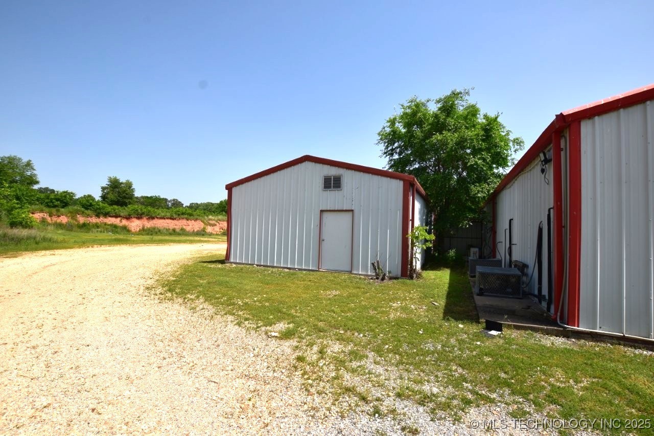 75174 Hwy 59 Property Photo 11