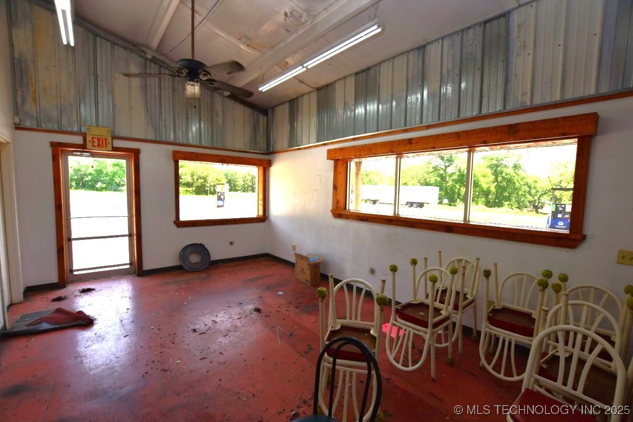 75174 Hwy 59 Property Photo 17