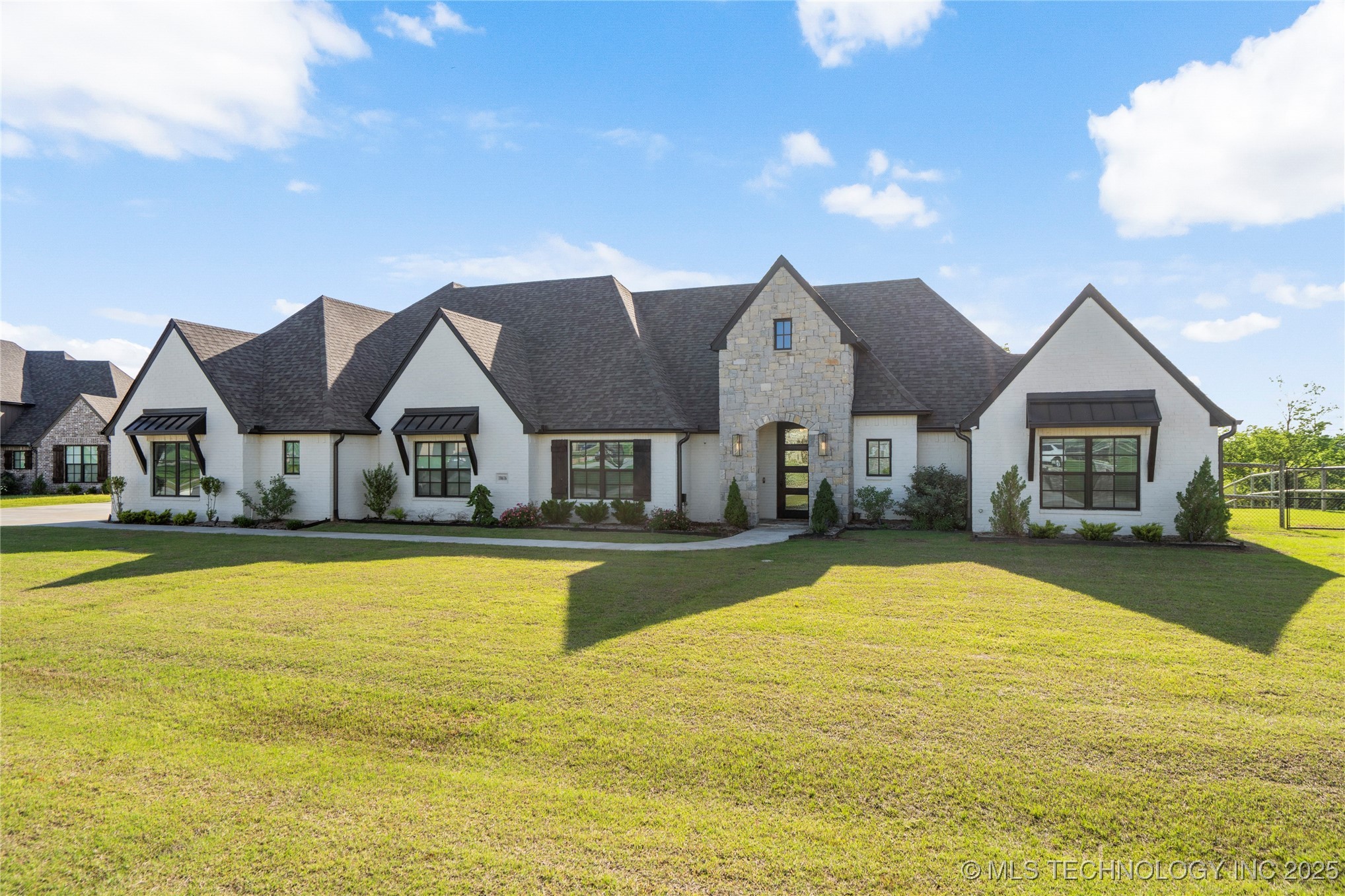 10616 N 81st East Place Property Photo 3