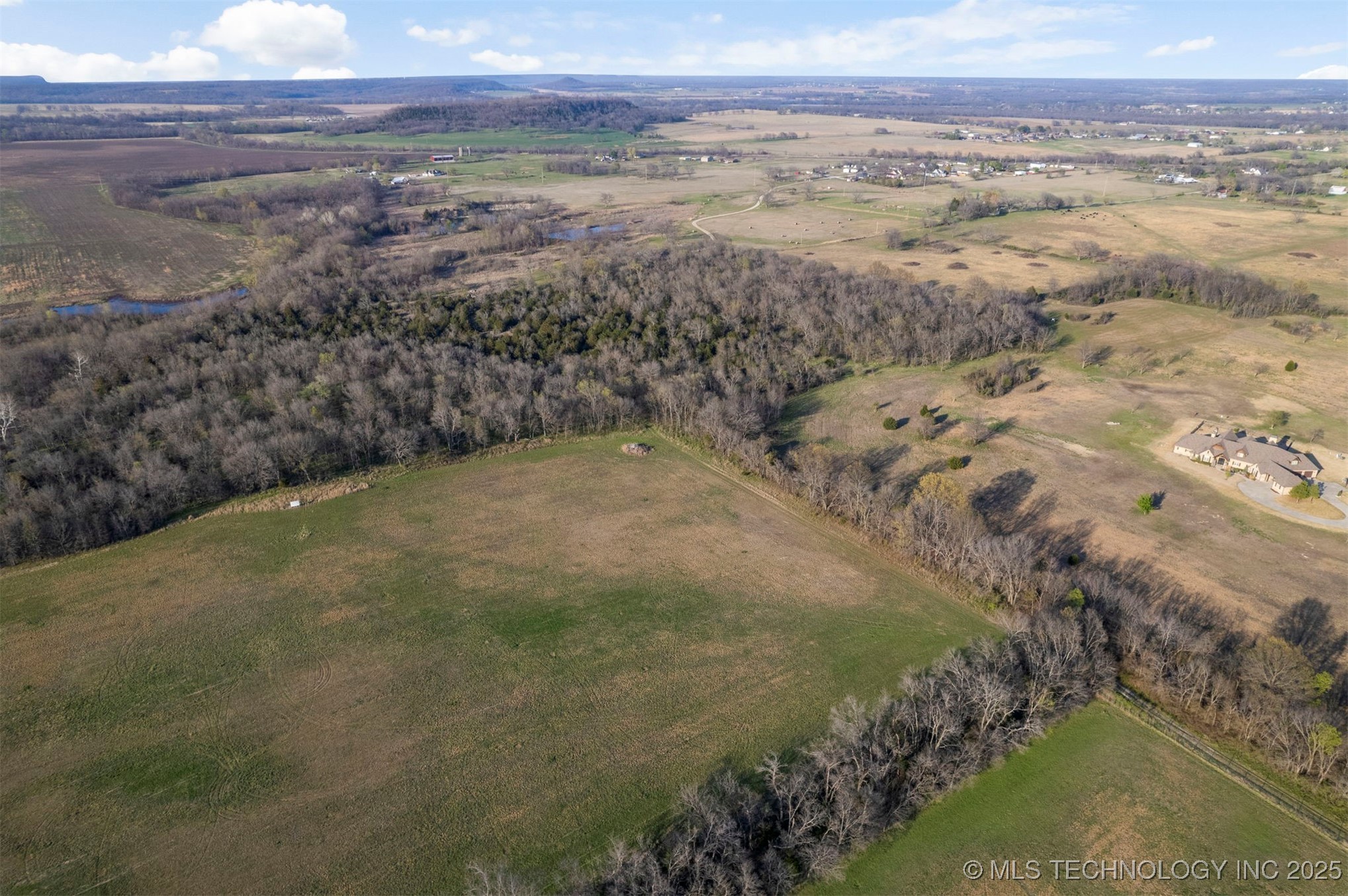 E 450 Road Property Photo 3