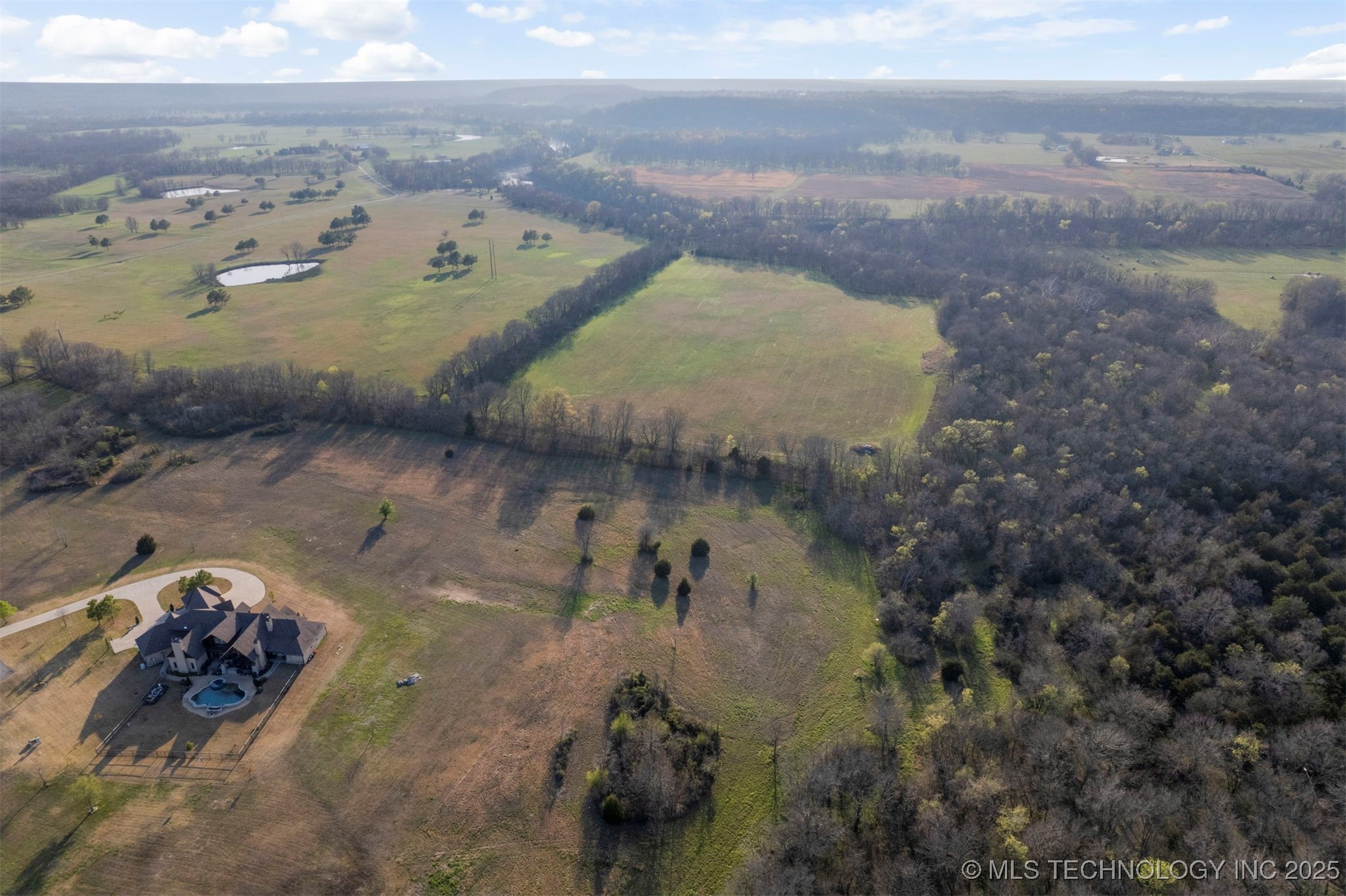 E 450 Road Property Photo 5