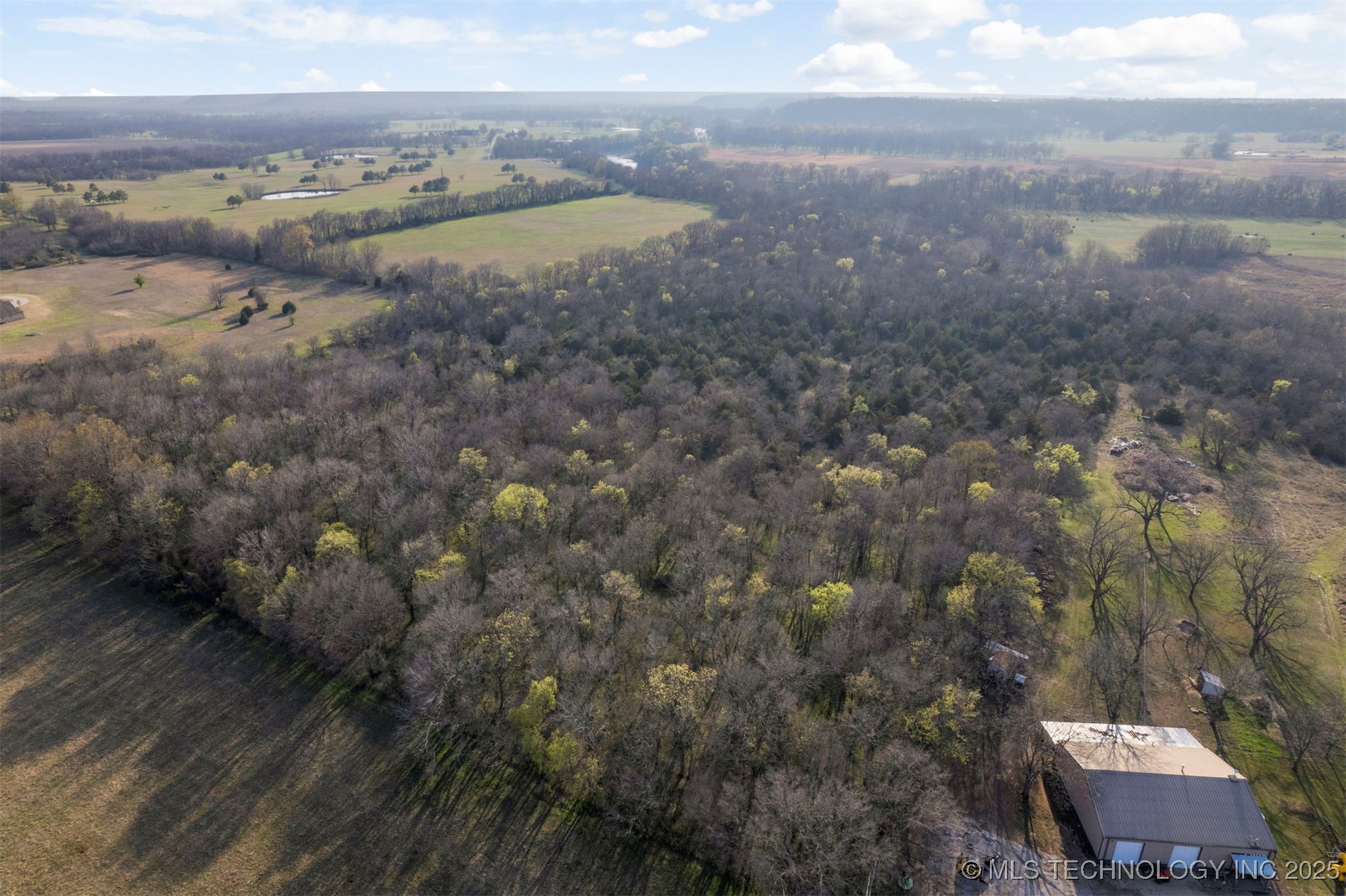 E 450 Road Property Photo 11