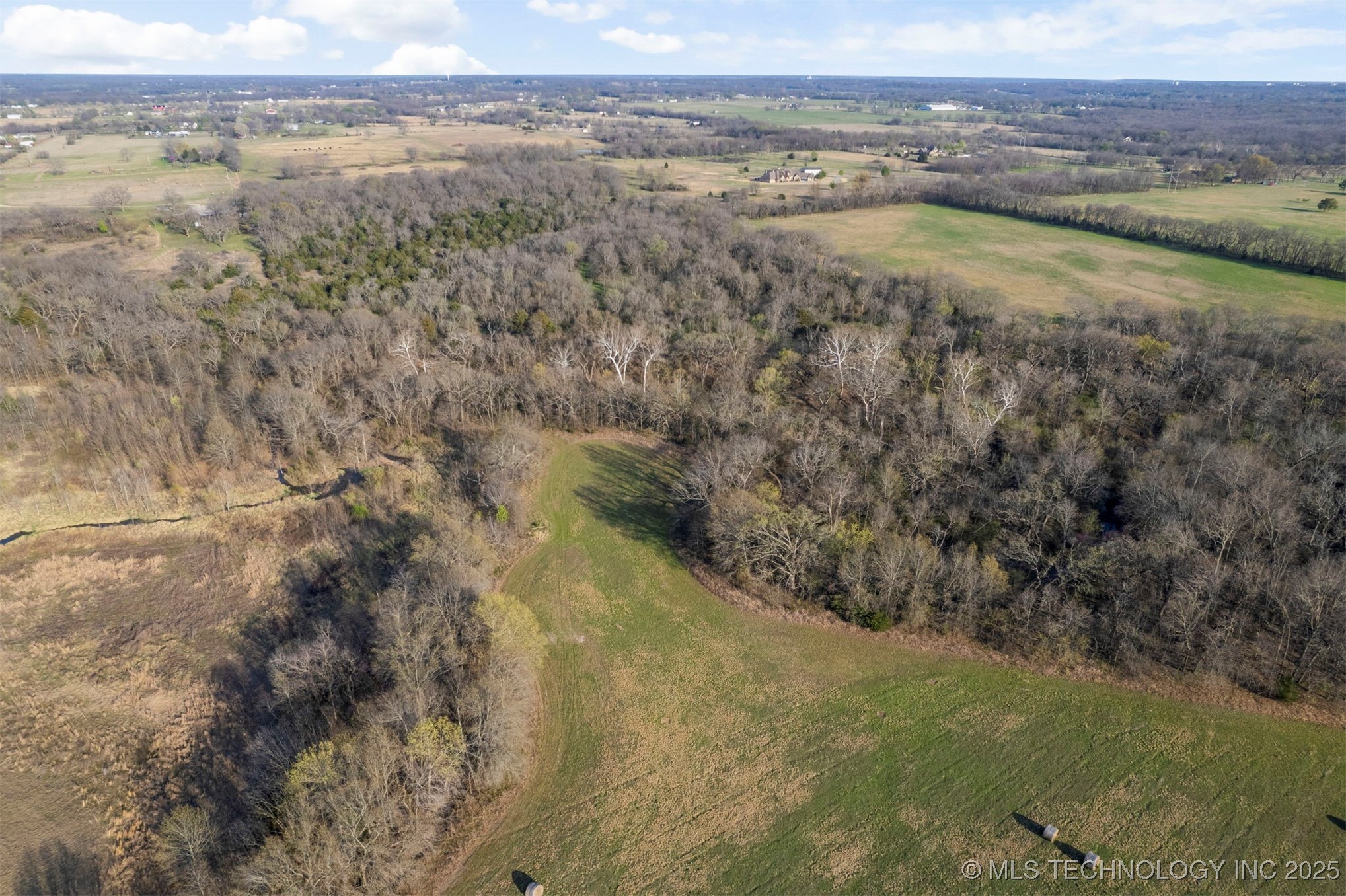 E 450 Road Property Photo 15