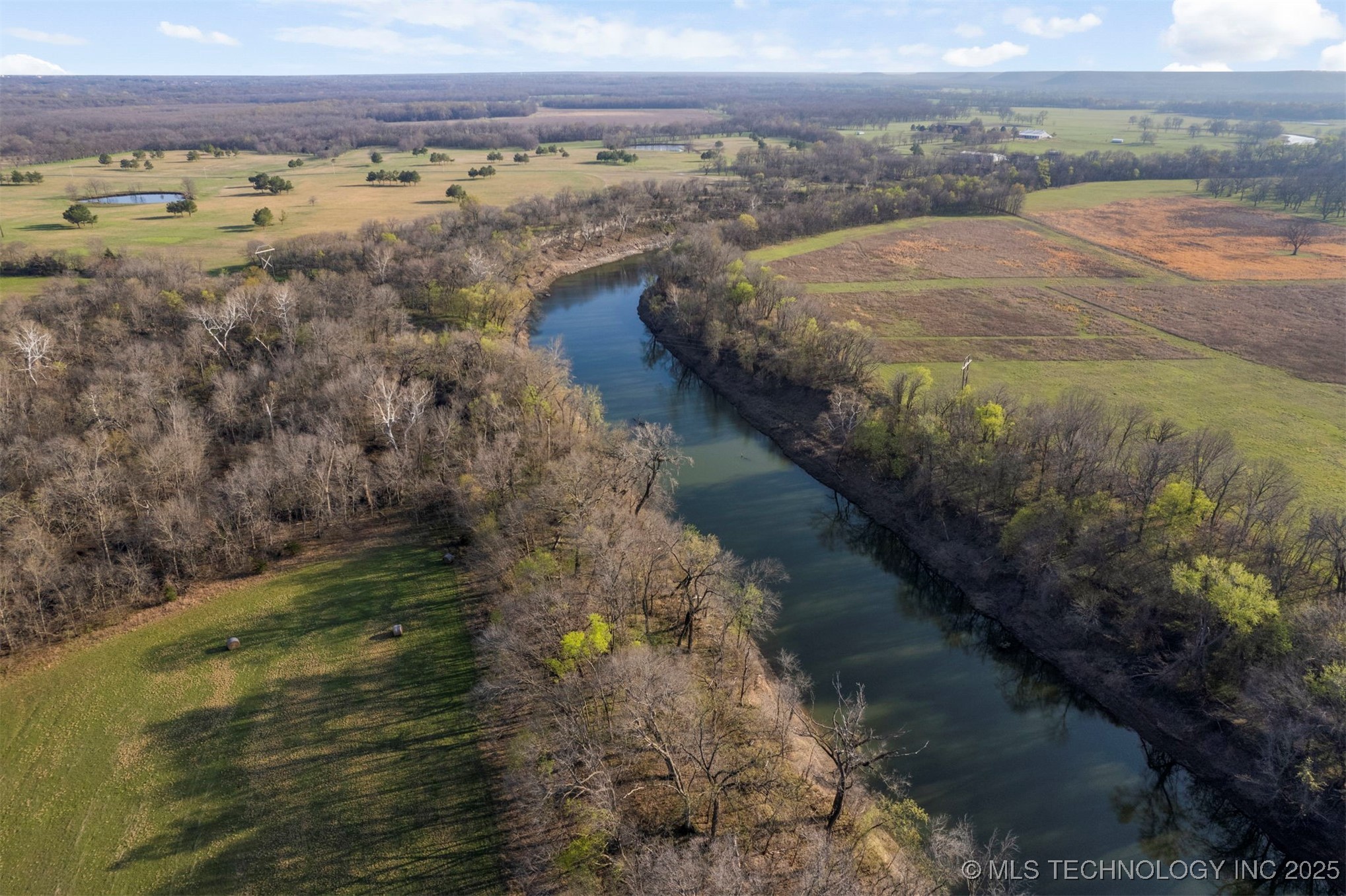 E 450 Road Property Photo 16