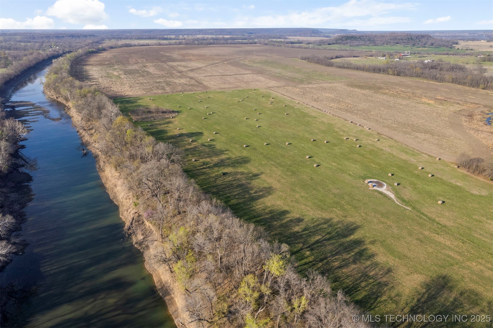 E 450 Road Property Photo 17