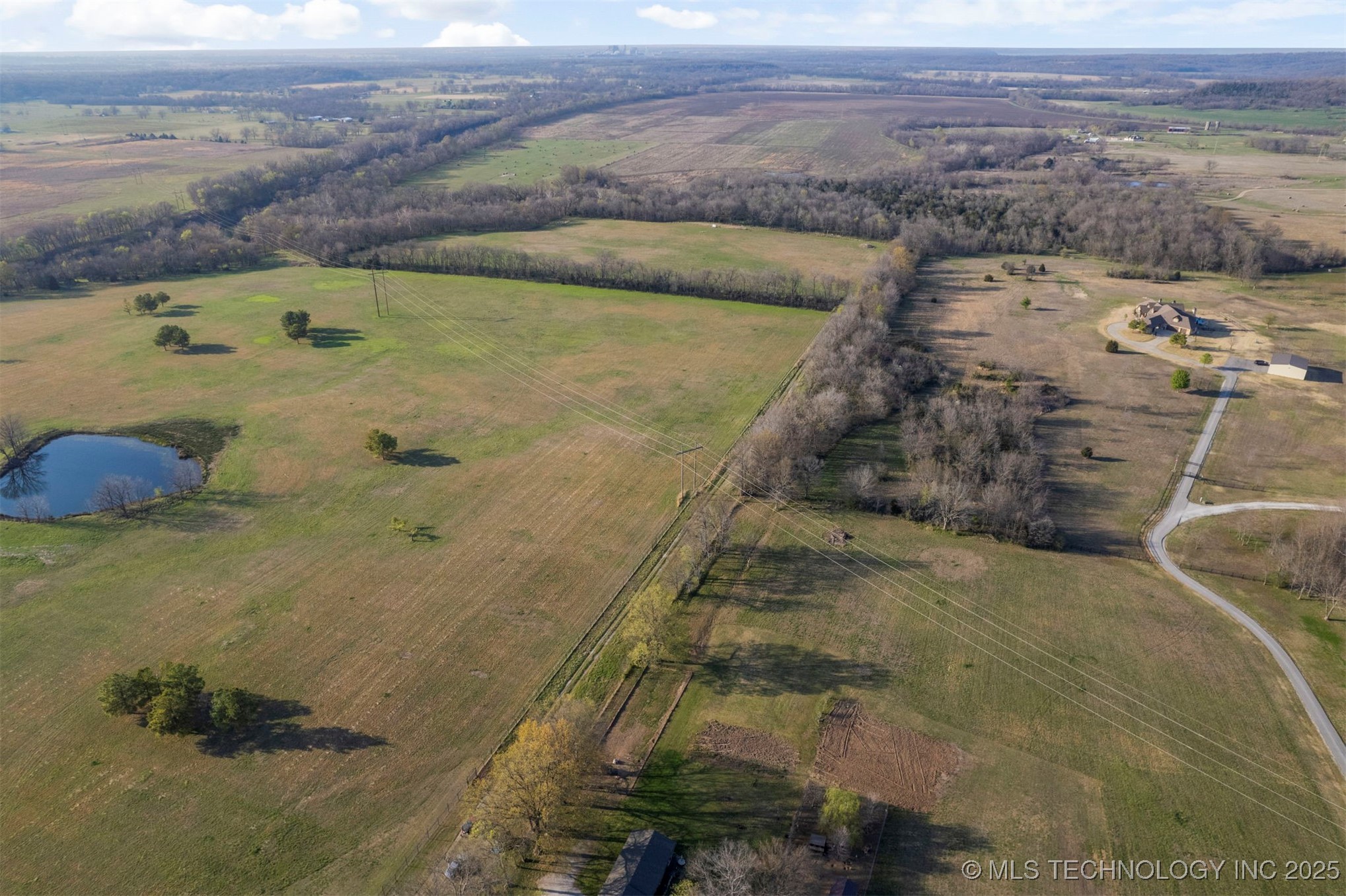 E 450 Road Property Photo 21