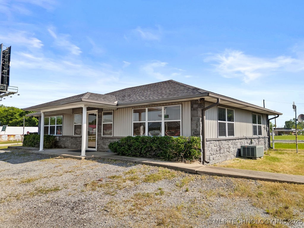 205 N Jefferson Property Photo 12