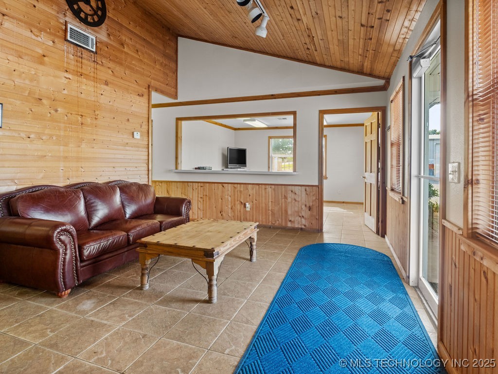 205 N Jefferson Property Photo 14