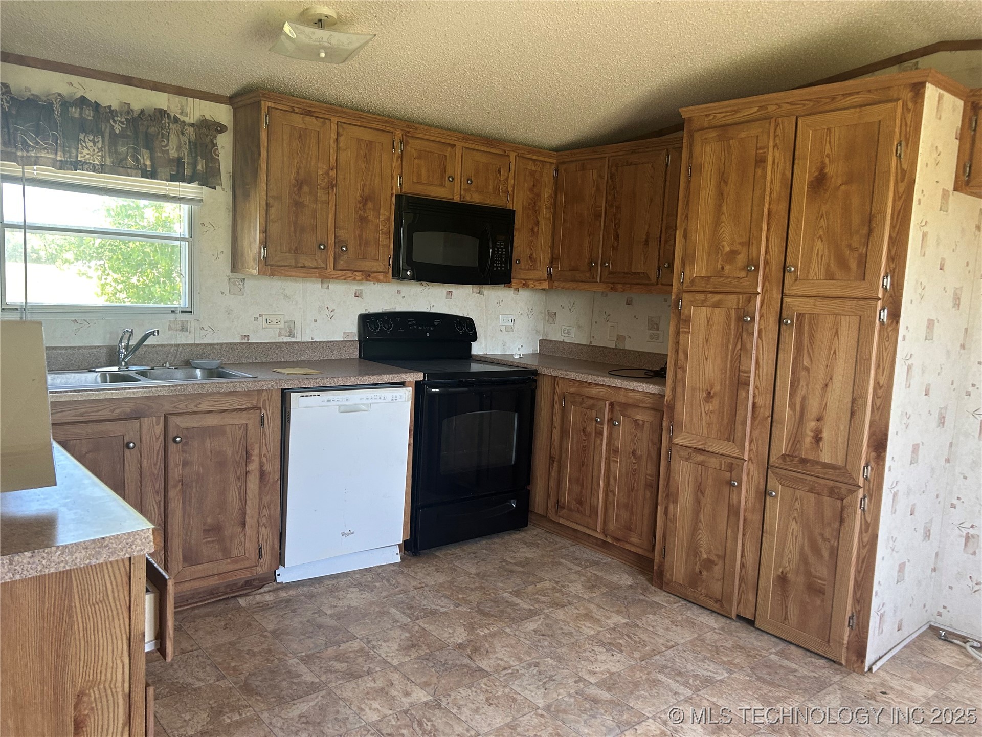 9377 E 323 Street Property Photo 2