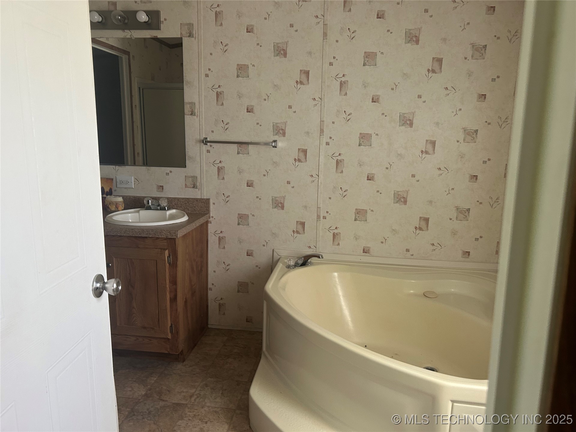 9377 E 323 Street Property Photo 6