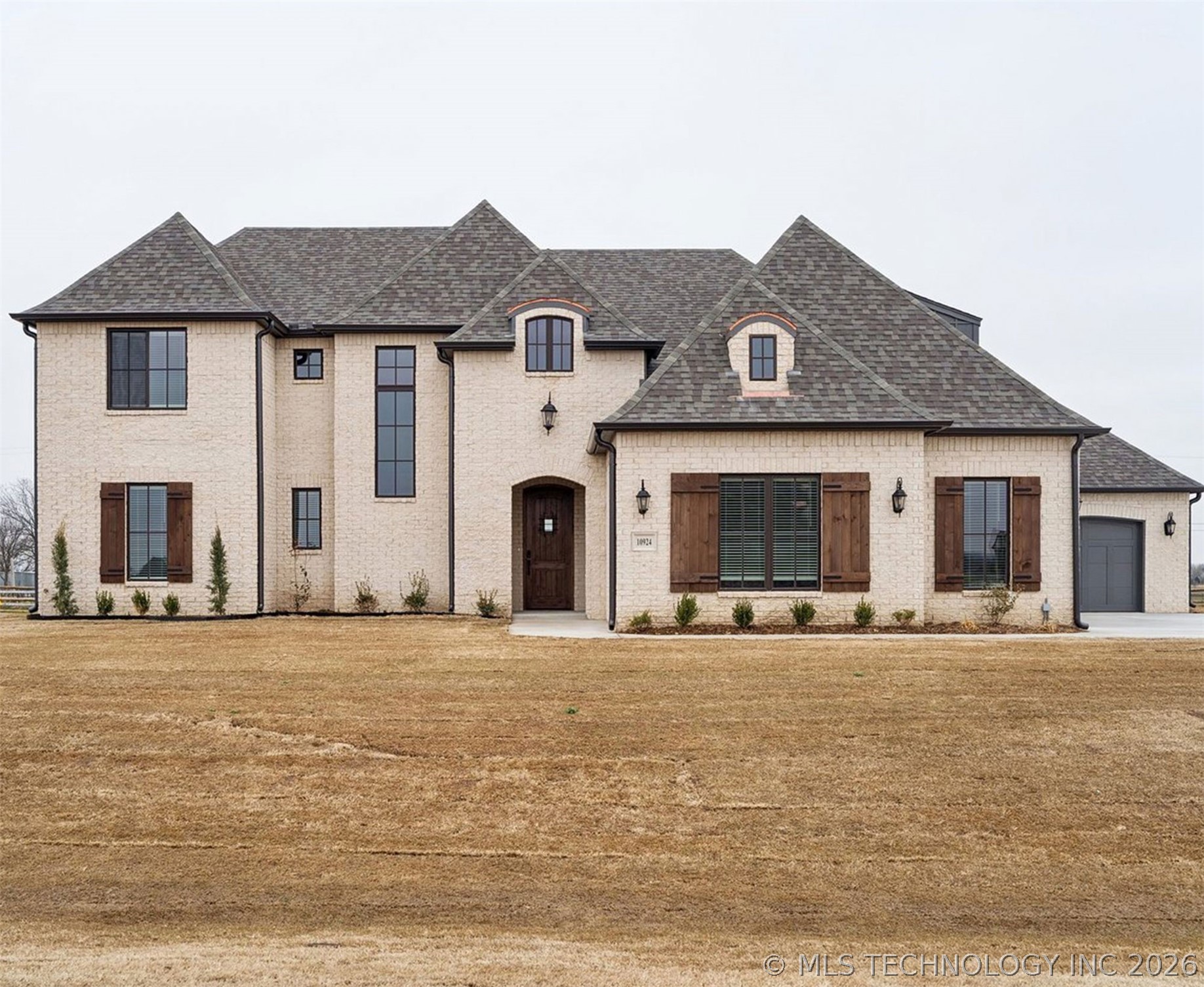 10924 N 81st East Place