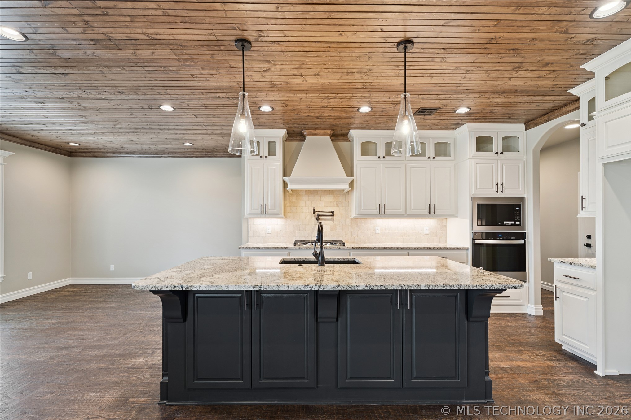 10924 N 81st East Place Property Photo 6