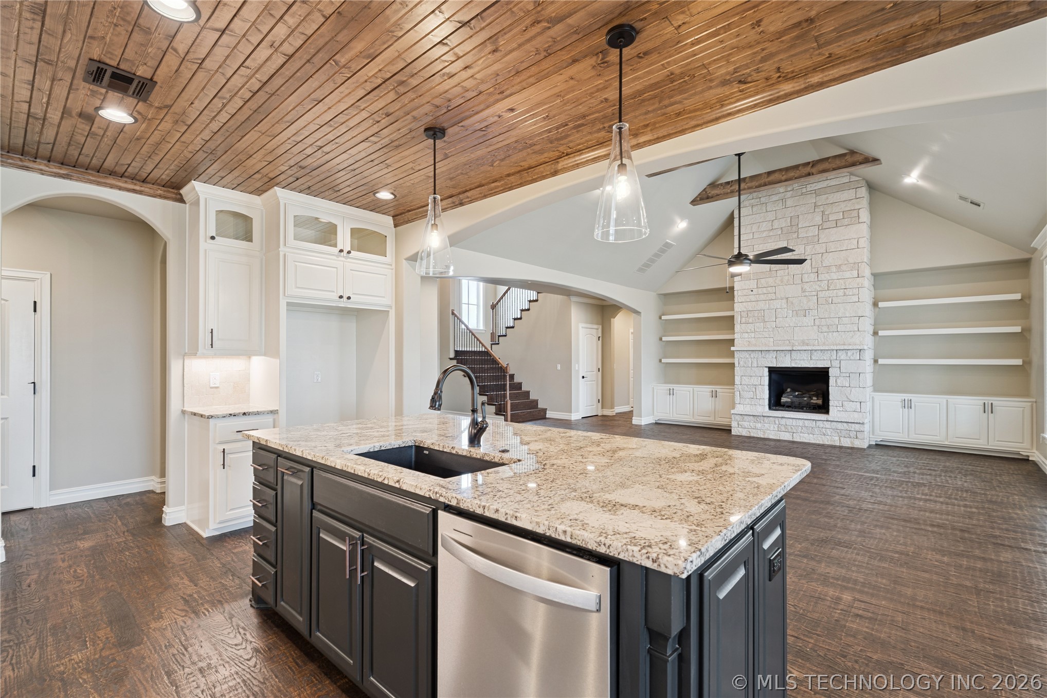 10924 N 81st East Place Property Photo 9