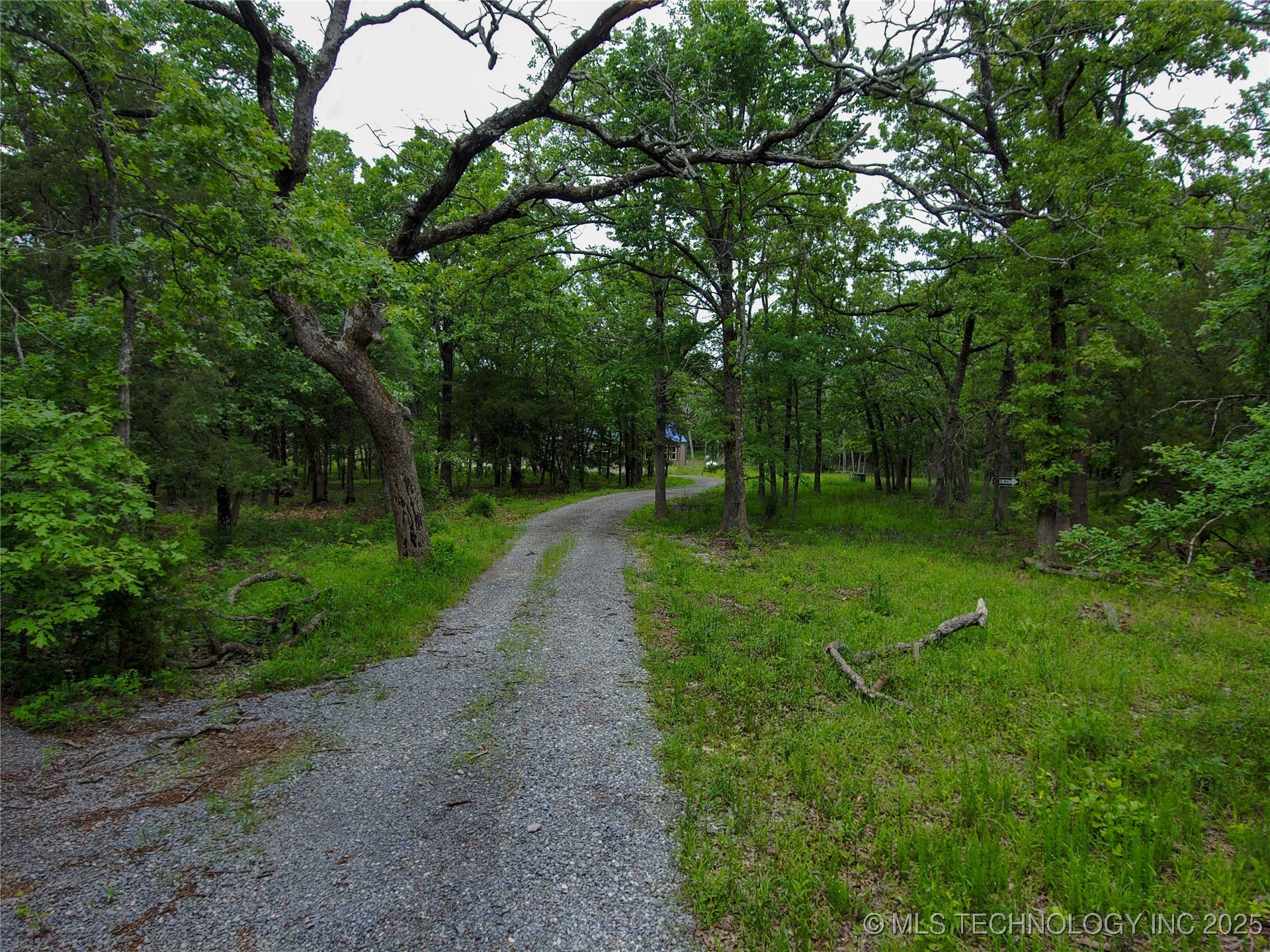 5077 N 384 Road Property Photo 4