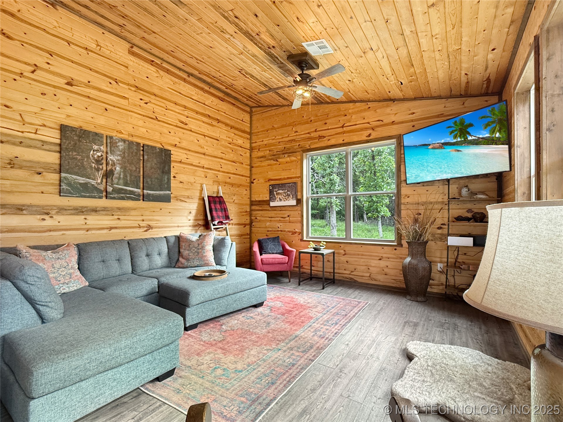 5077 N 384 Road Property Photo 6