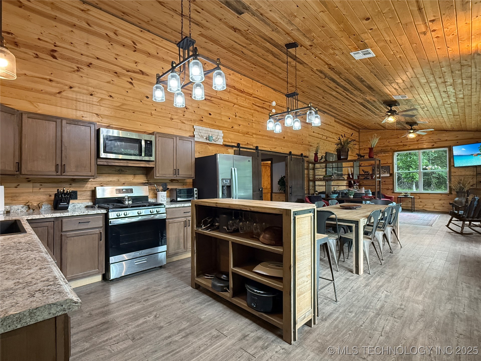 5077 N 384 Road Property Photo 7