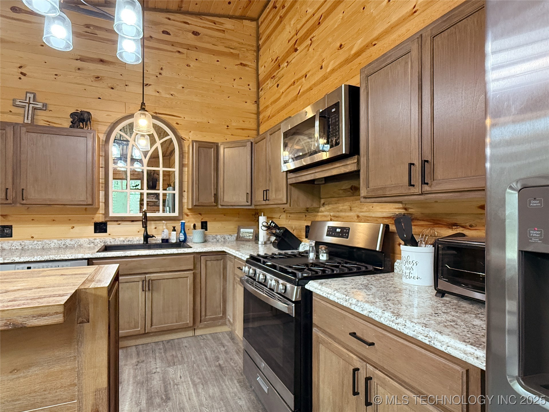 5077 N 384 Road Property Photo 8