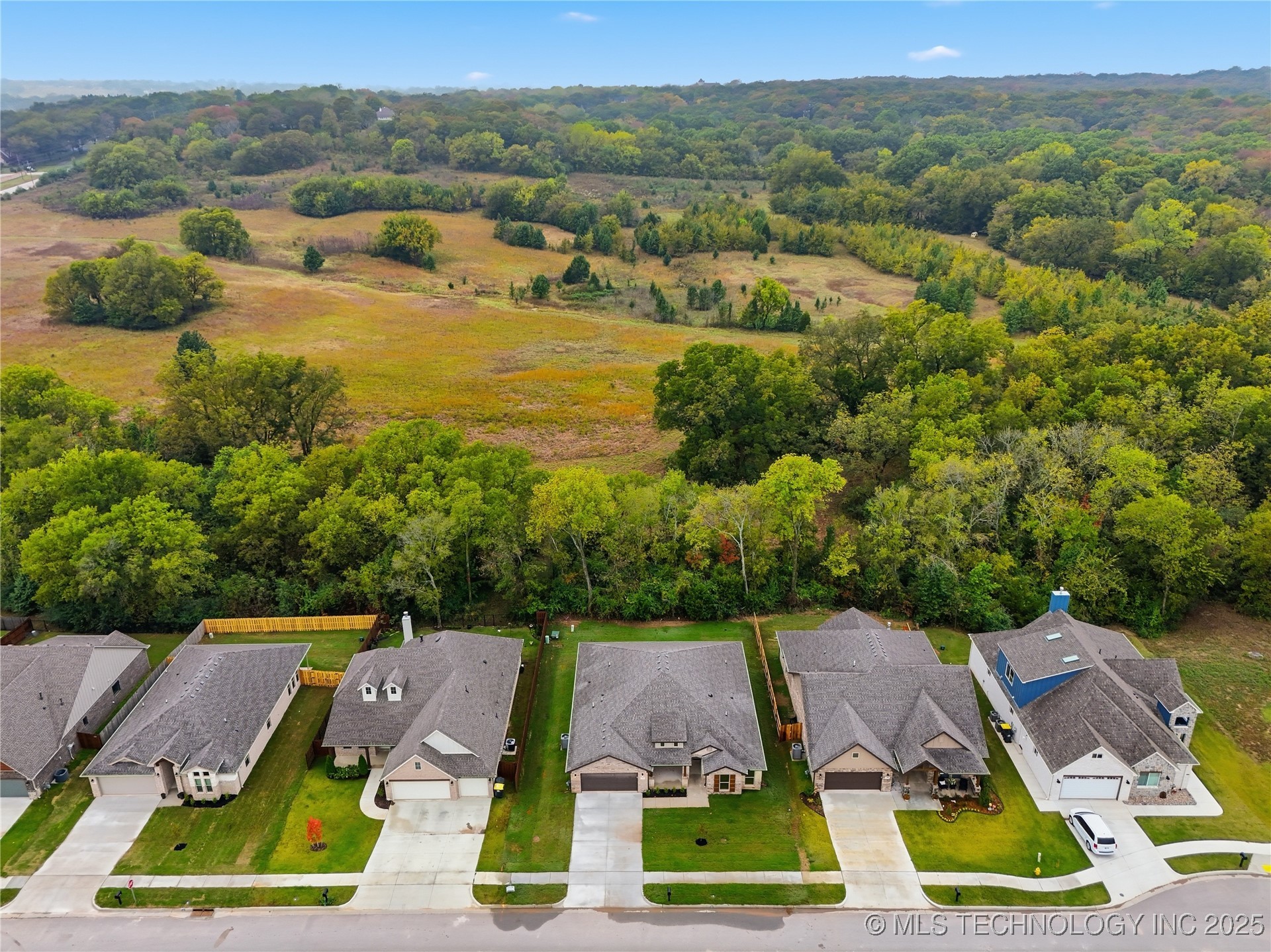 12910 S 20th Place E Property Photo 3