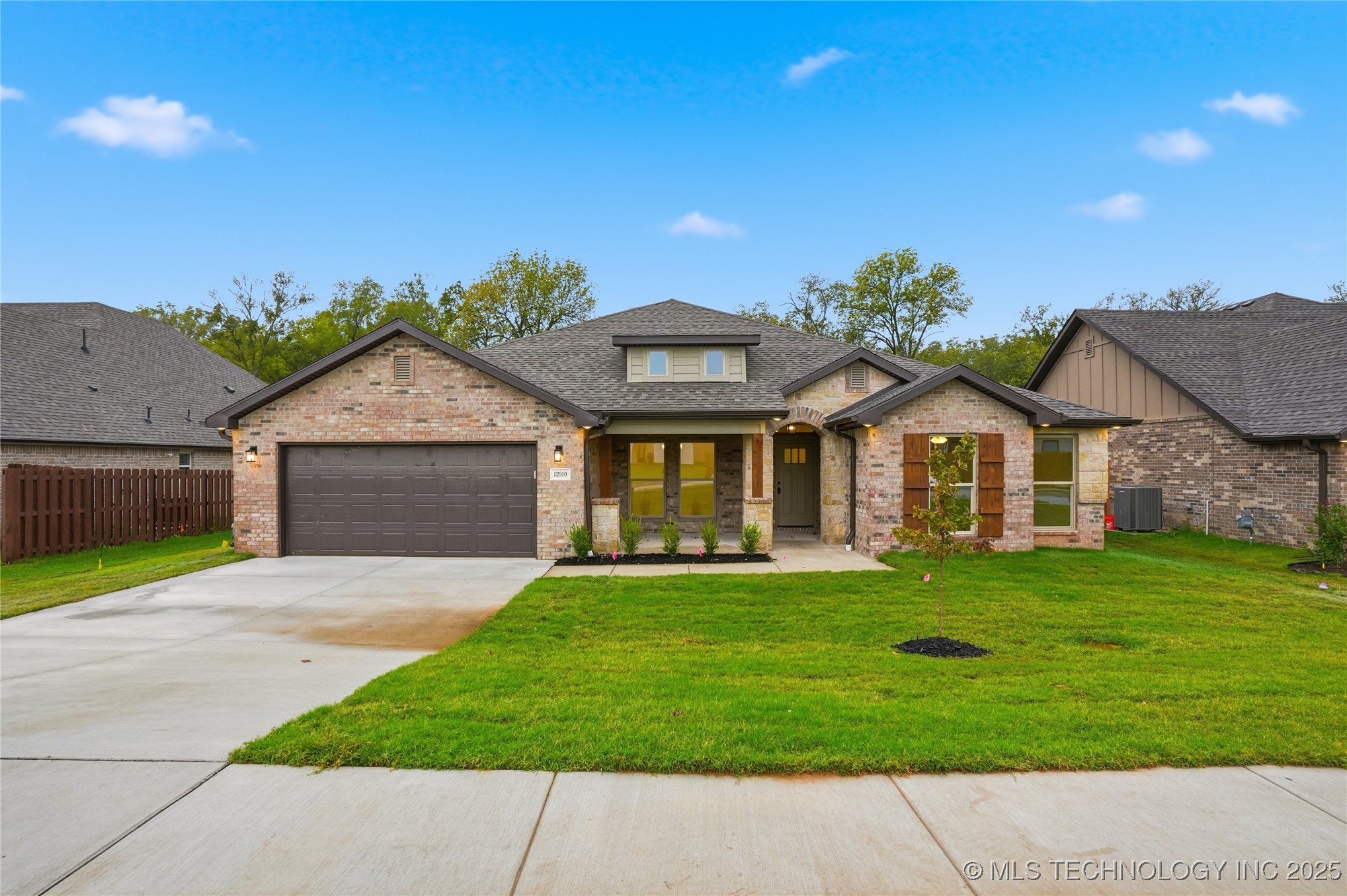 12910 S 20th Place E Property Photo 5