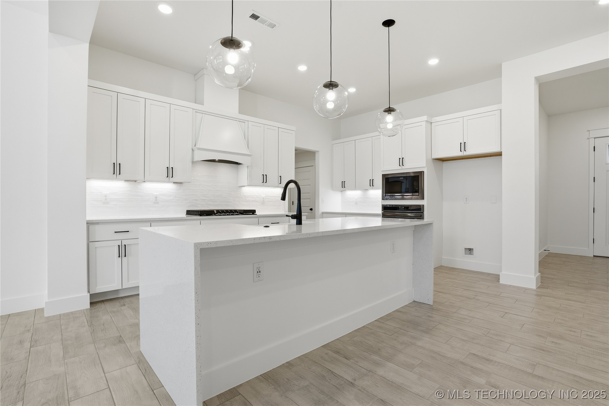 2052 E 129th Place S Property Photo 8