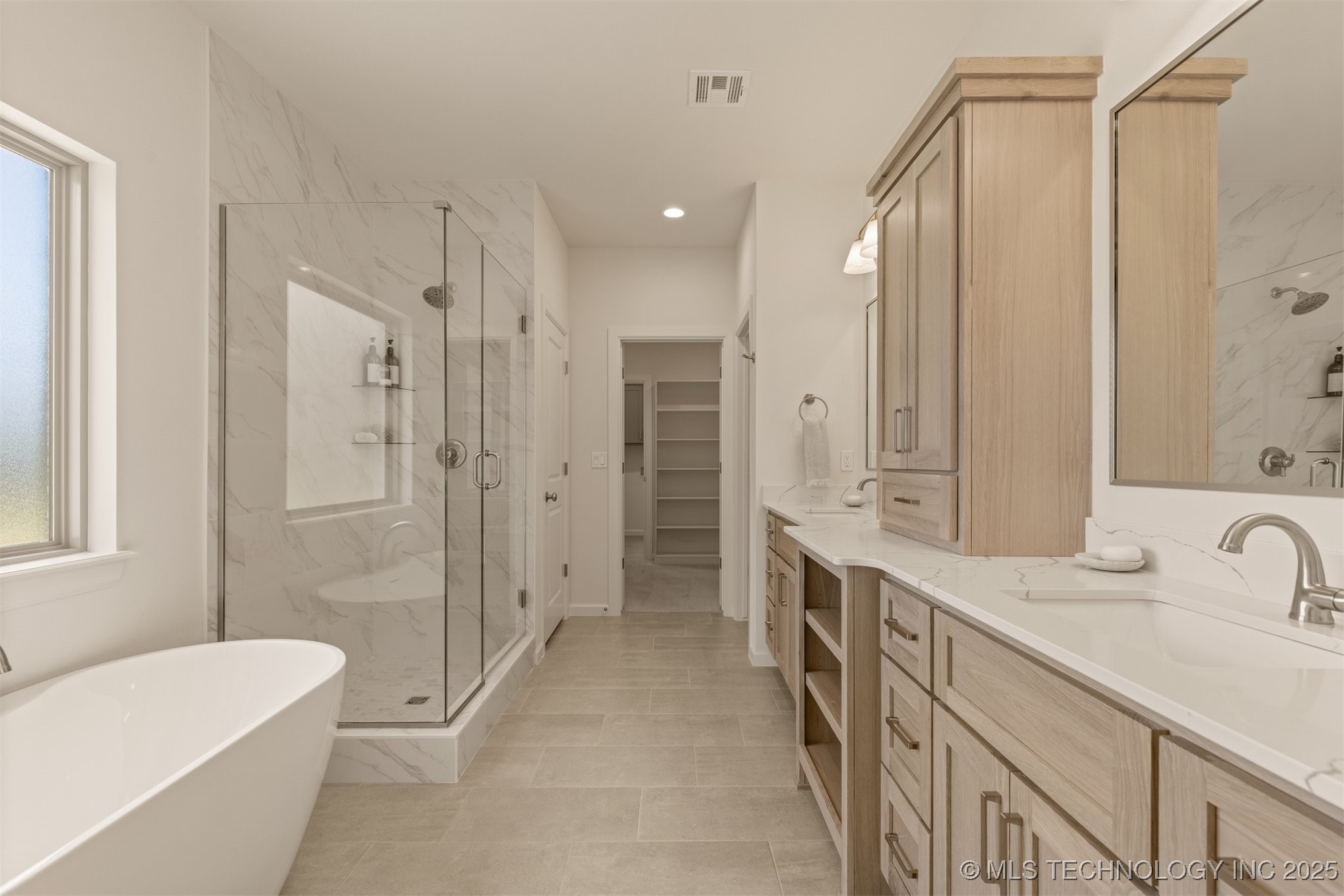 1331 N Beech Street Property Photo 4