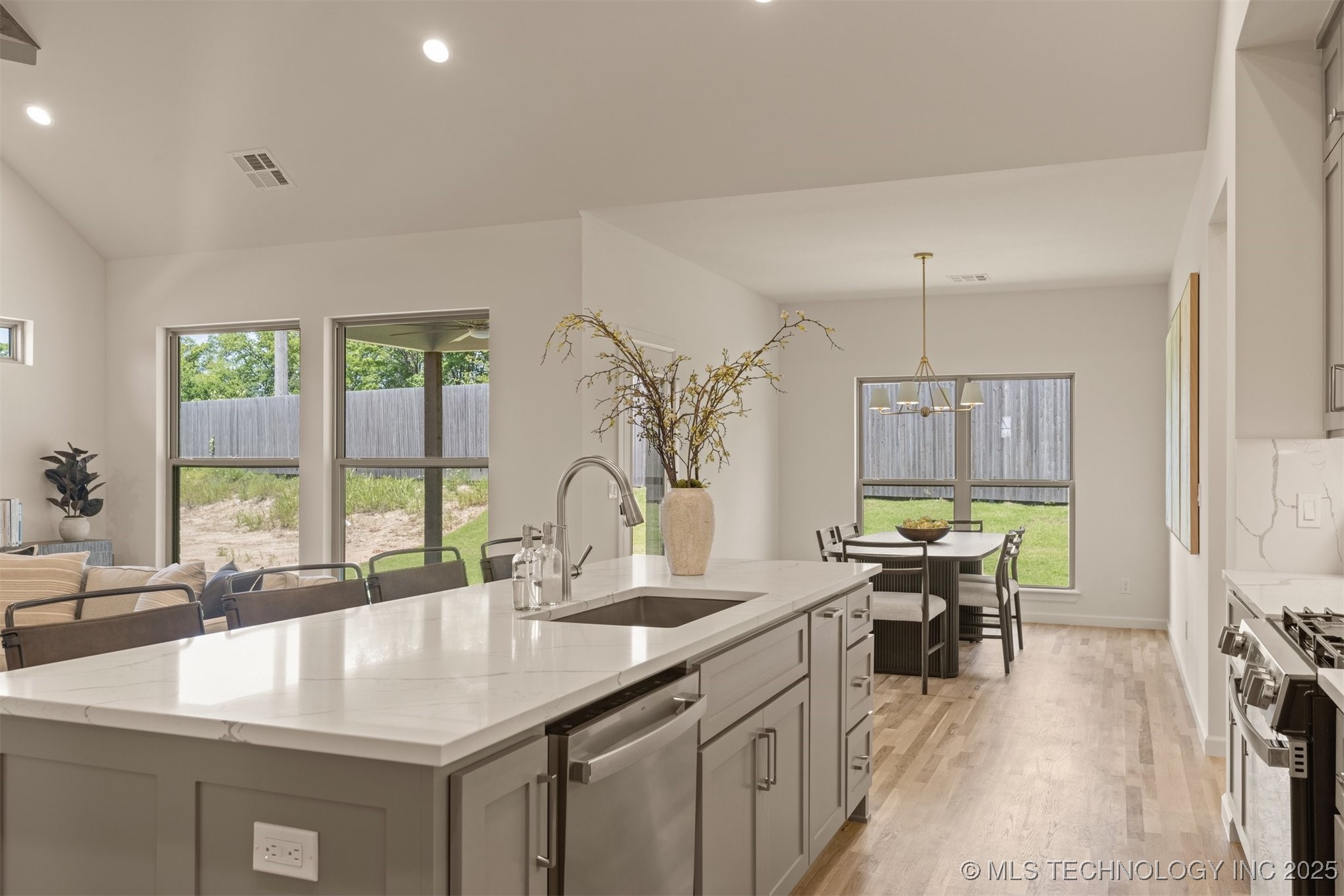 1331 N Beech Street Property Photo 19