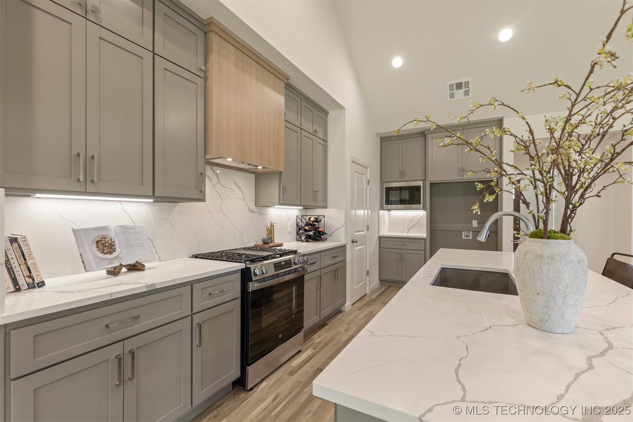 1331 N Beech Street Property Photo 22